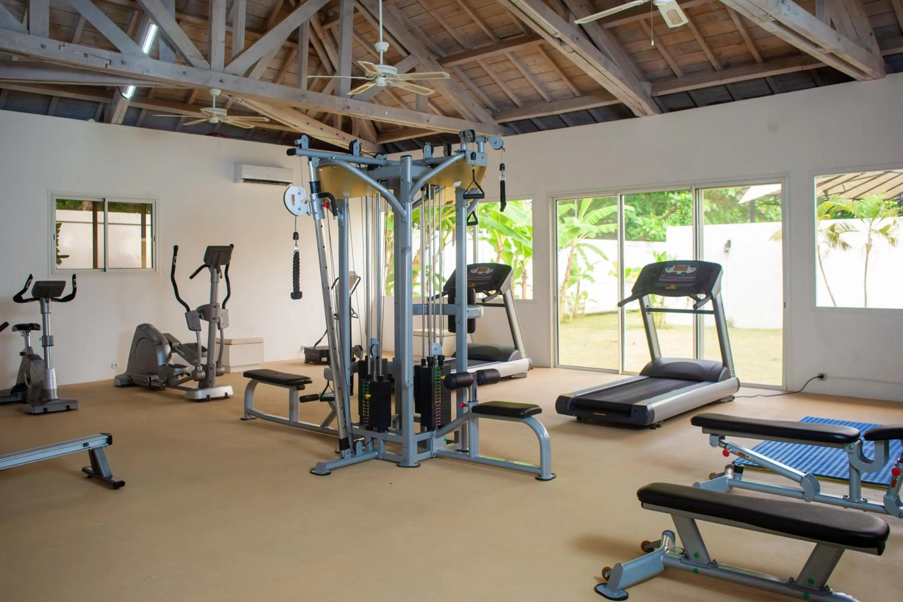Fitness centre/facilities in Royal Beach Hôtel