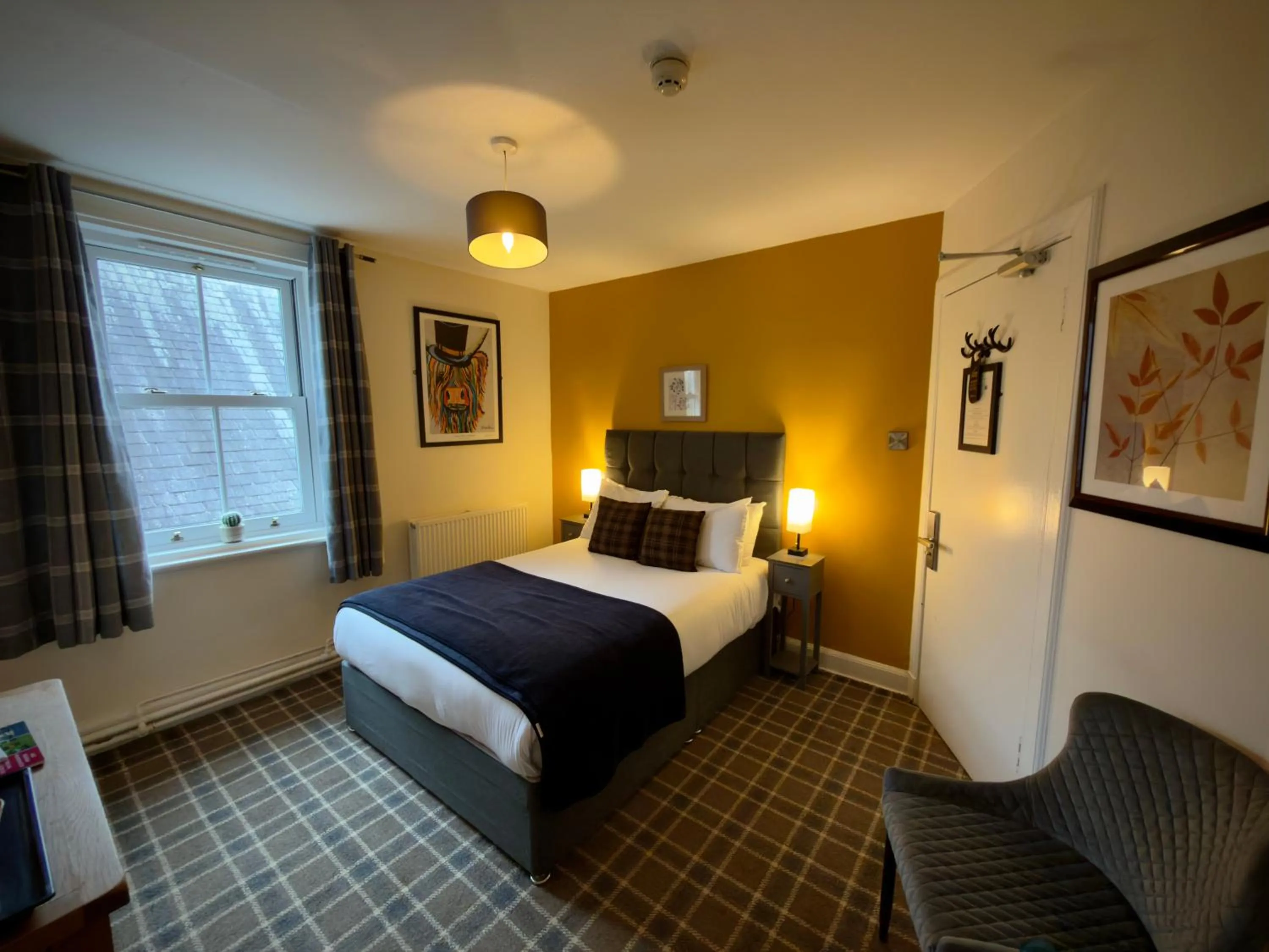 Bedroom, Bed in Killin Hotel