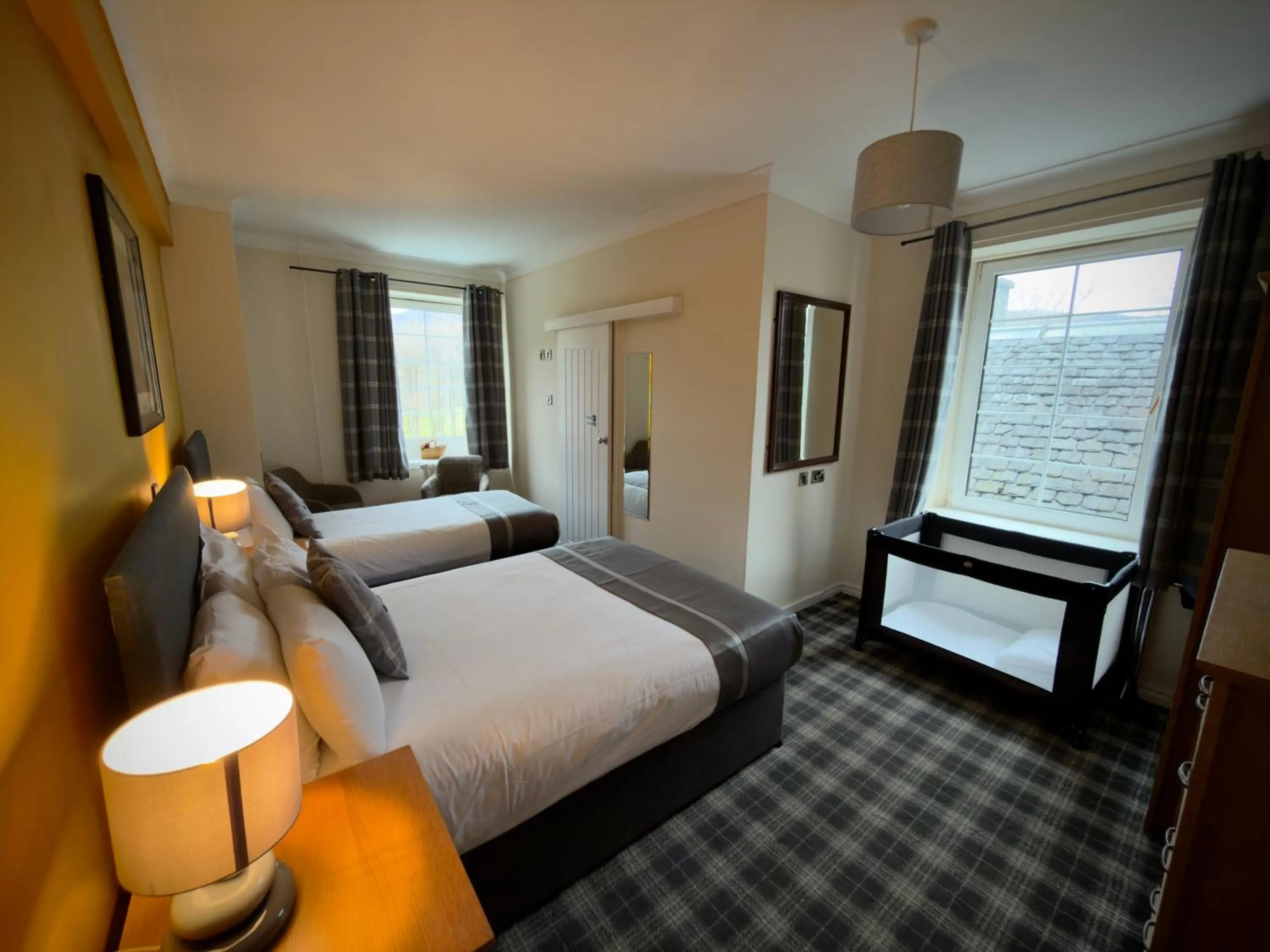 View (from property/room), Bed in Killin Hotel