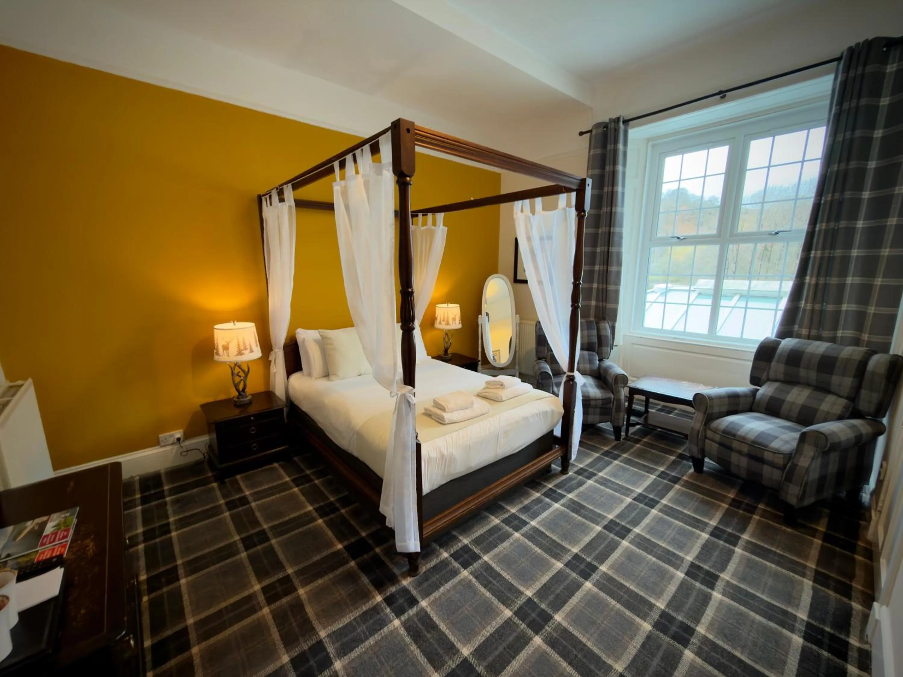 View (from property/room), Bed in Killin Hotel