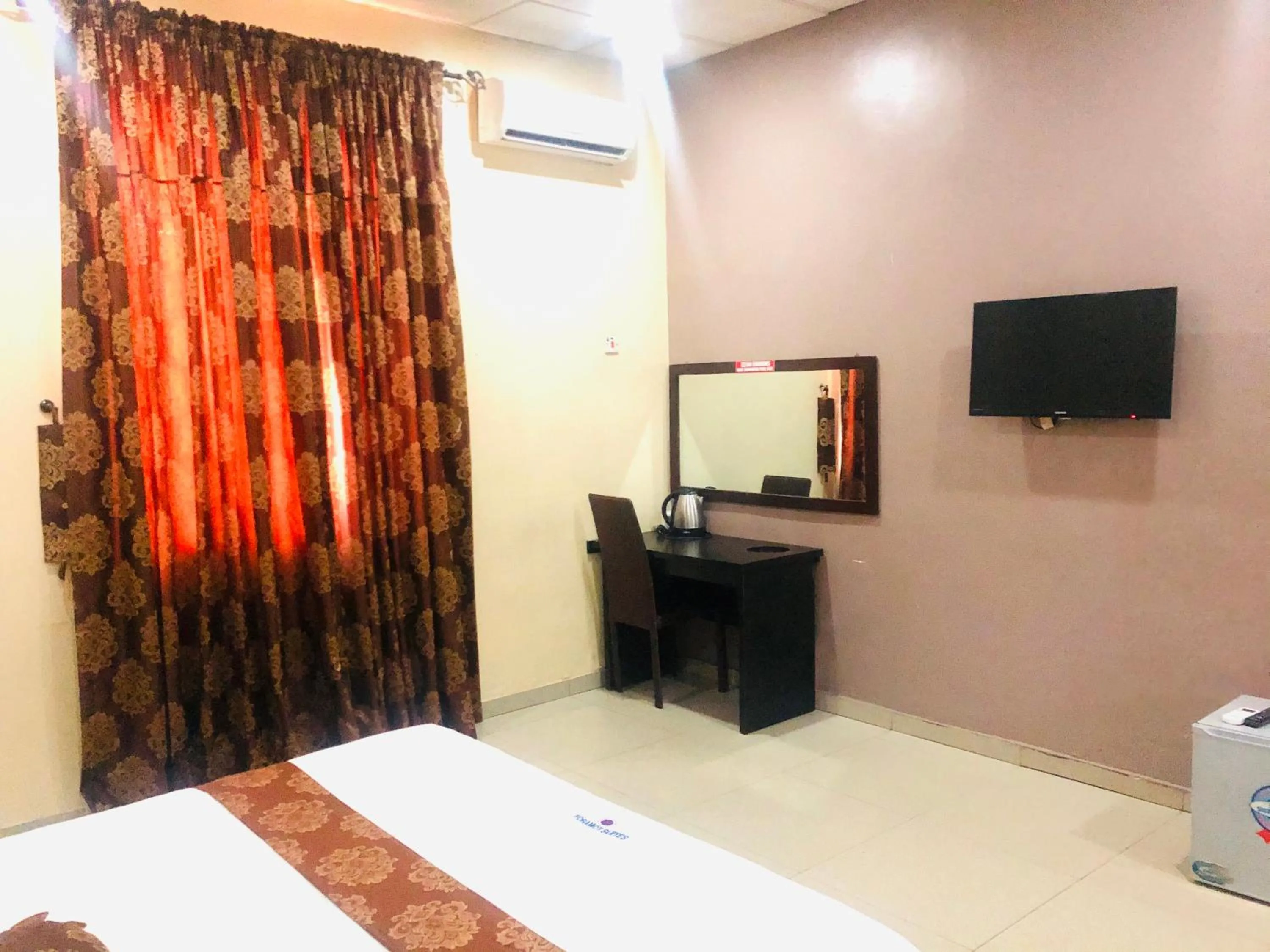 Seating area in Mayor's & Diplomat Suite - GRA