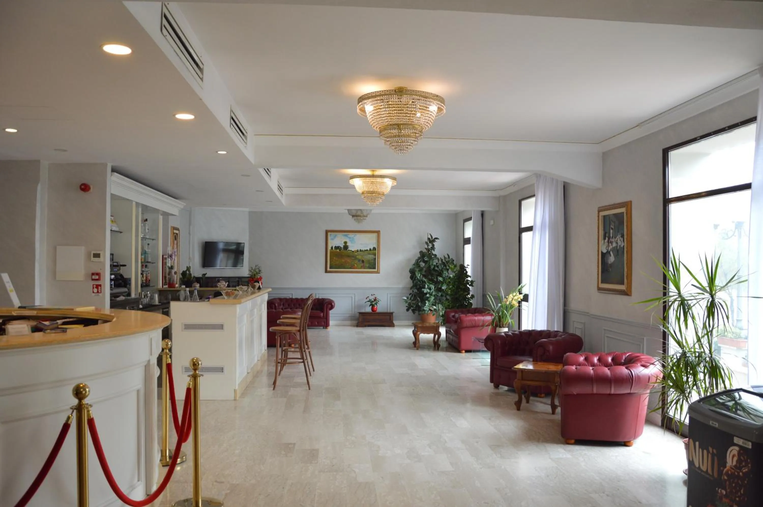 Communal lounge/ TV room in Nouvel Hotel Des Bains