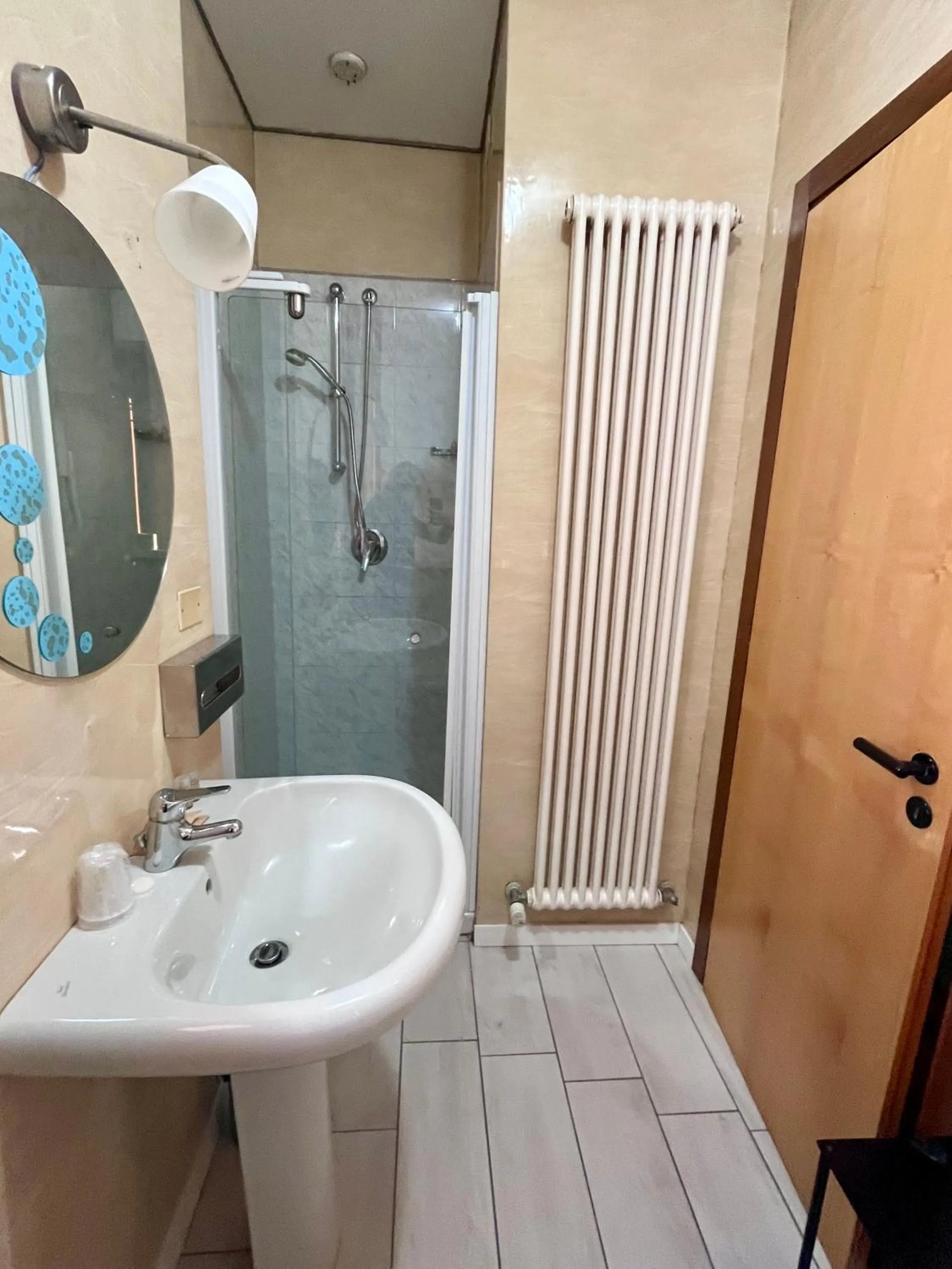 Shower in Nouvel Hotel Des Bains