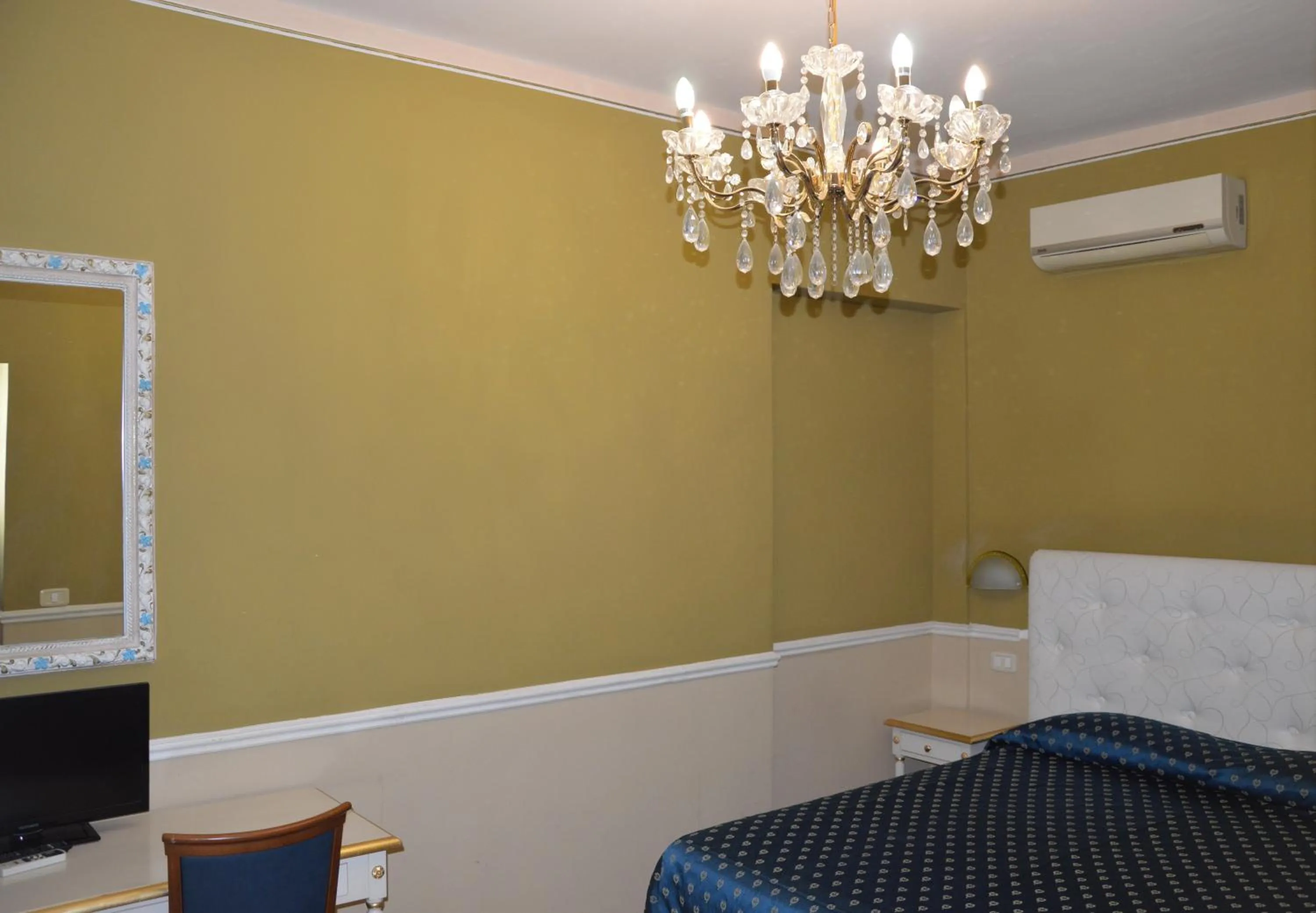 Bed in Nouvel Hotel Des Bains