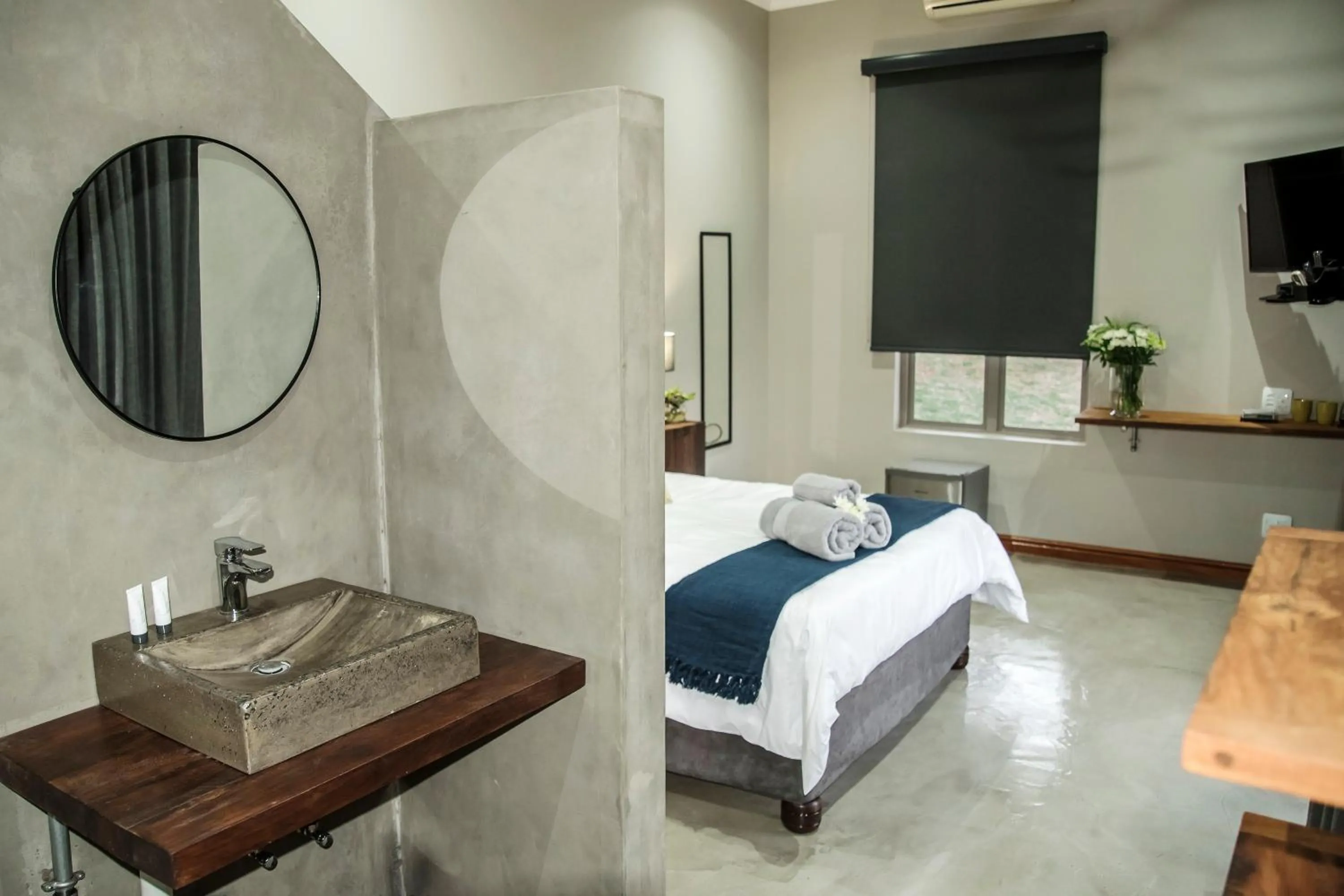 Photo of the whole room, Bed in Blue Rain Guest House