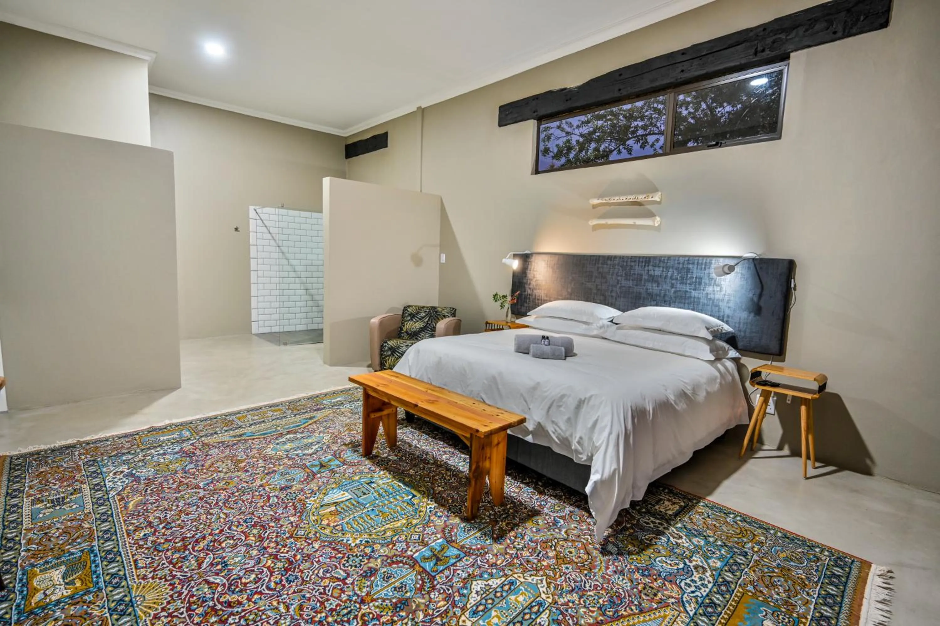 Bedroom, Bed in Blue Rain Guest House