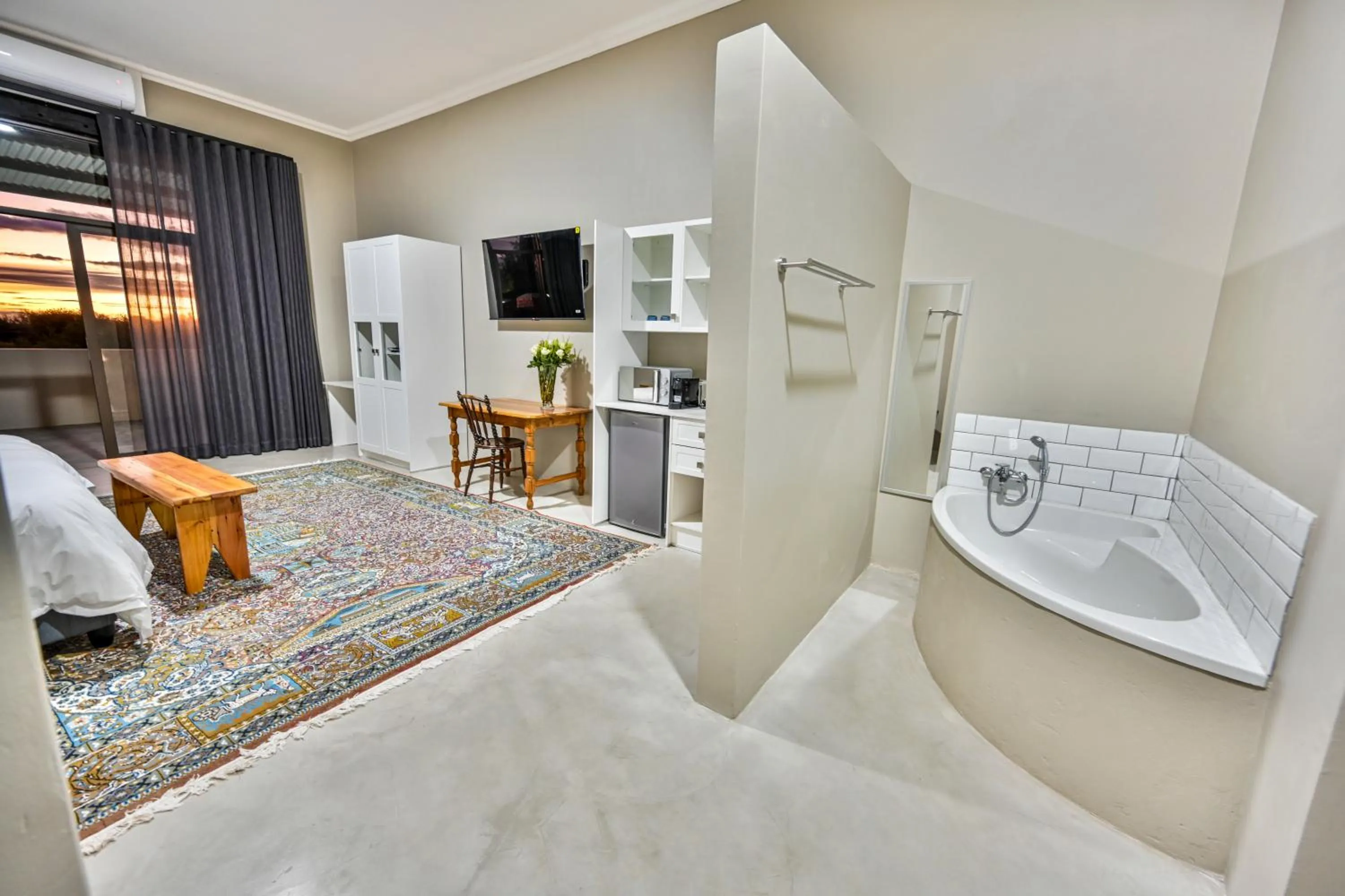 Bathroom, Bed in Blue Rain Guest House