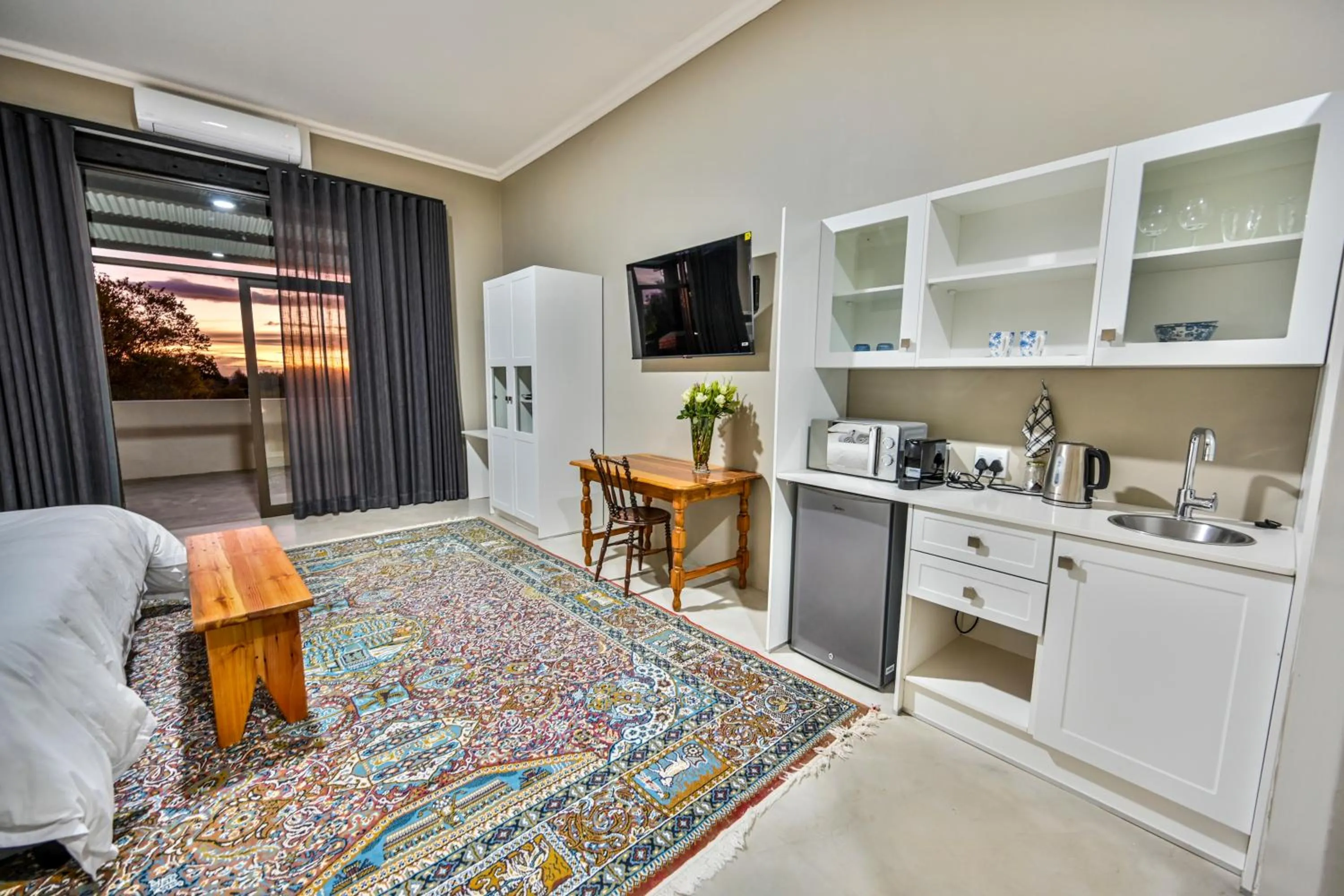 Kitchen or kitchenette in Blue Rain Guest House