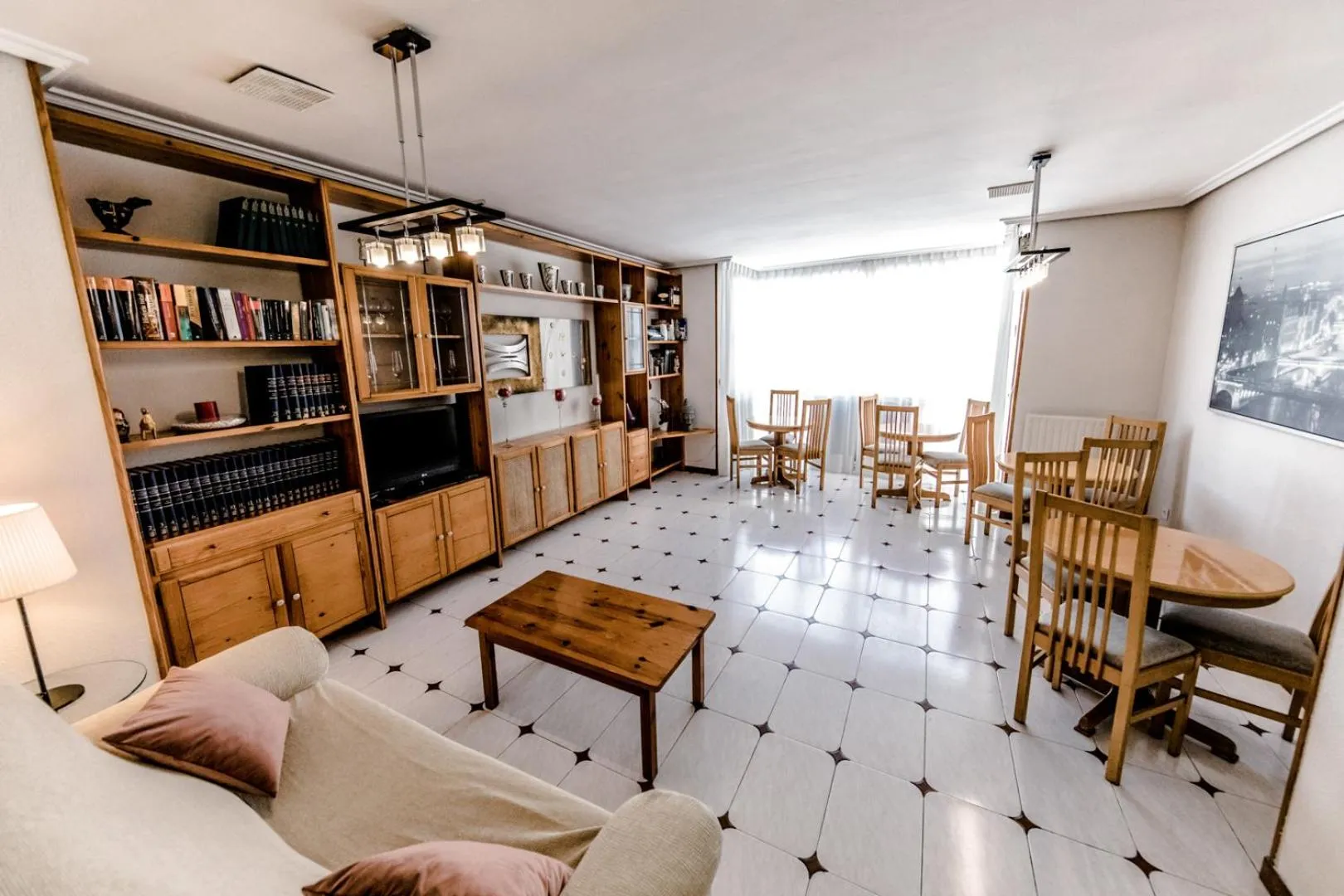 Communal lounge/ TV room in Alvi