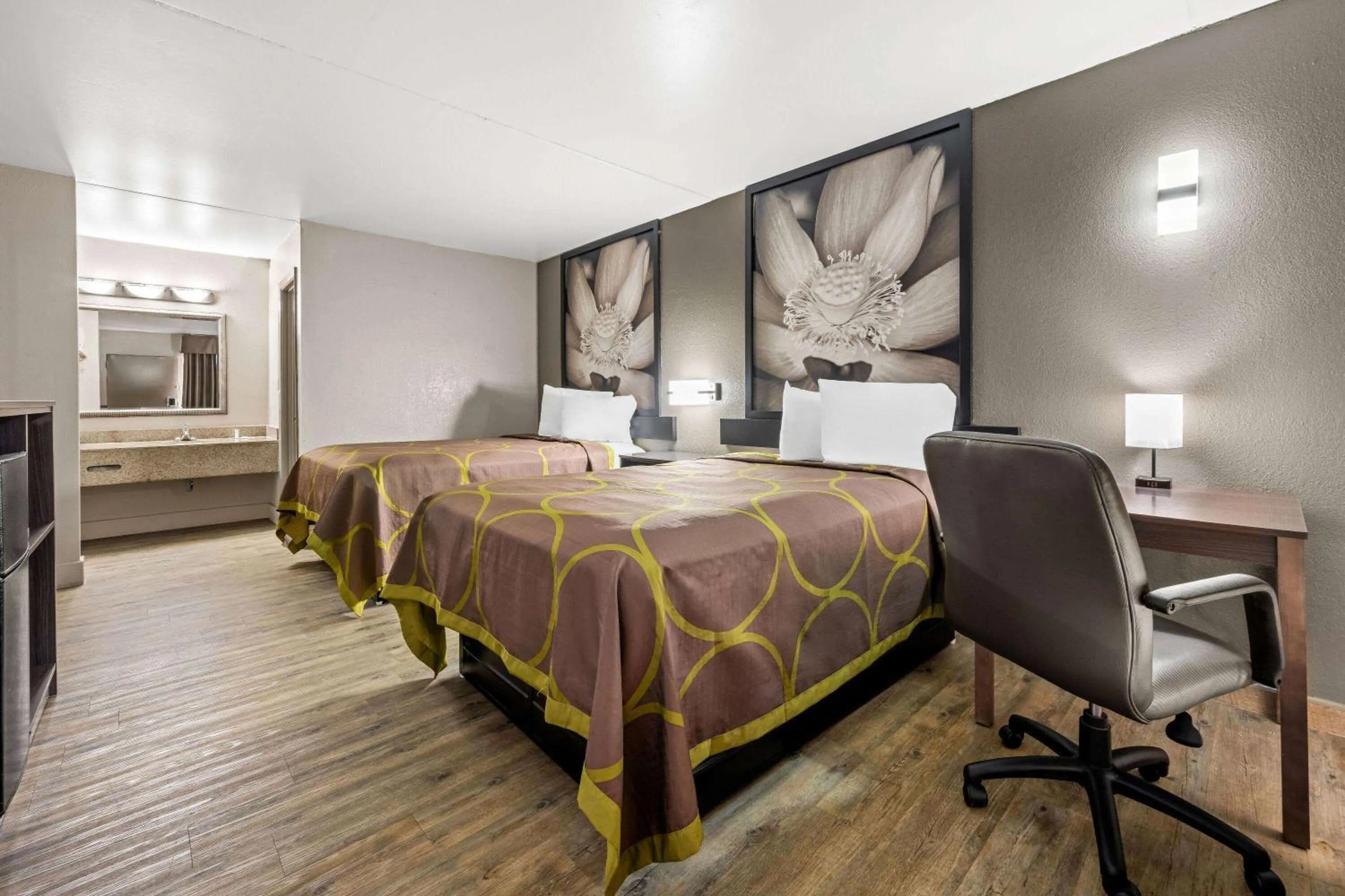 Bed in Super 8 by Wyndham Garysburg/Roanoke Rapids