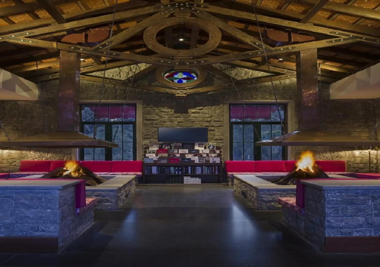 Lounge or bar in The Tamara Kodai