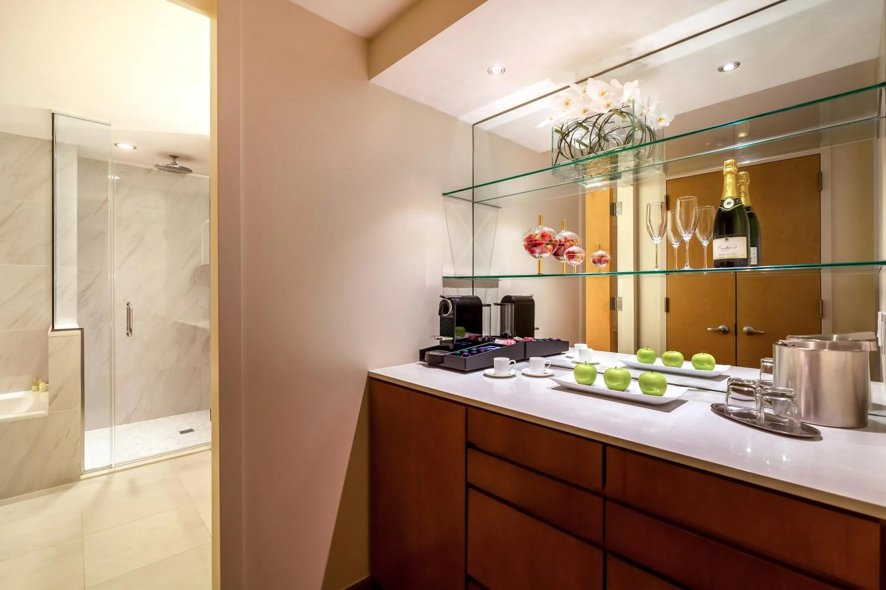 Coffee/tea facilities in Concorde Hotel New York