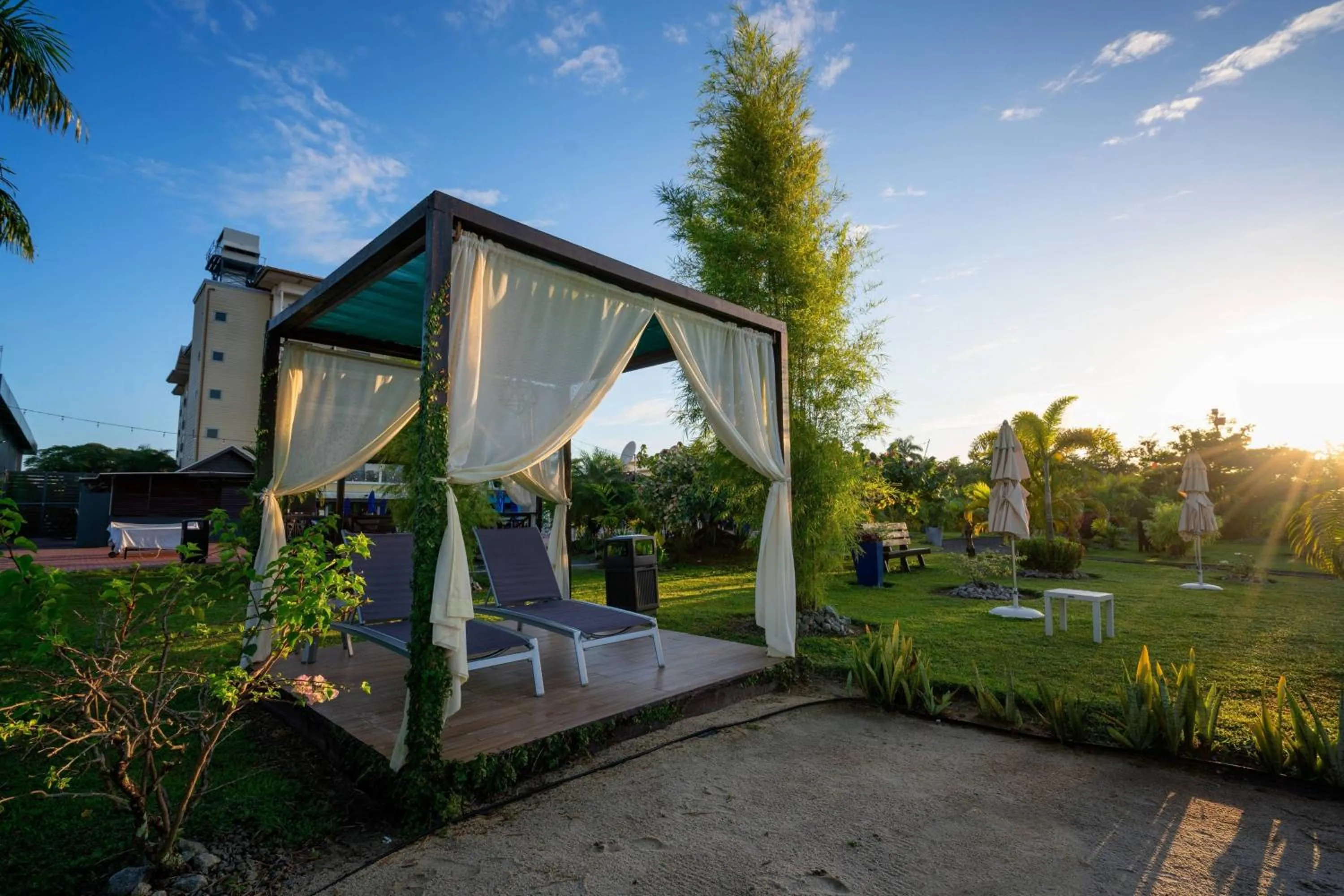 Swimming pool in Courtyard by Marriott Paramaribo