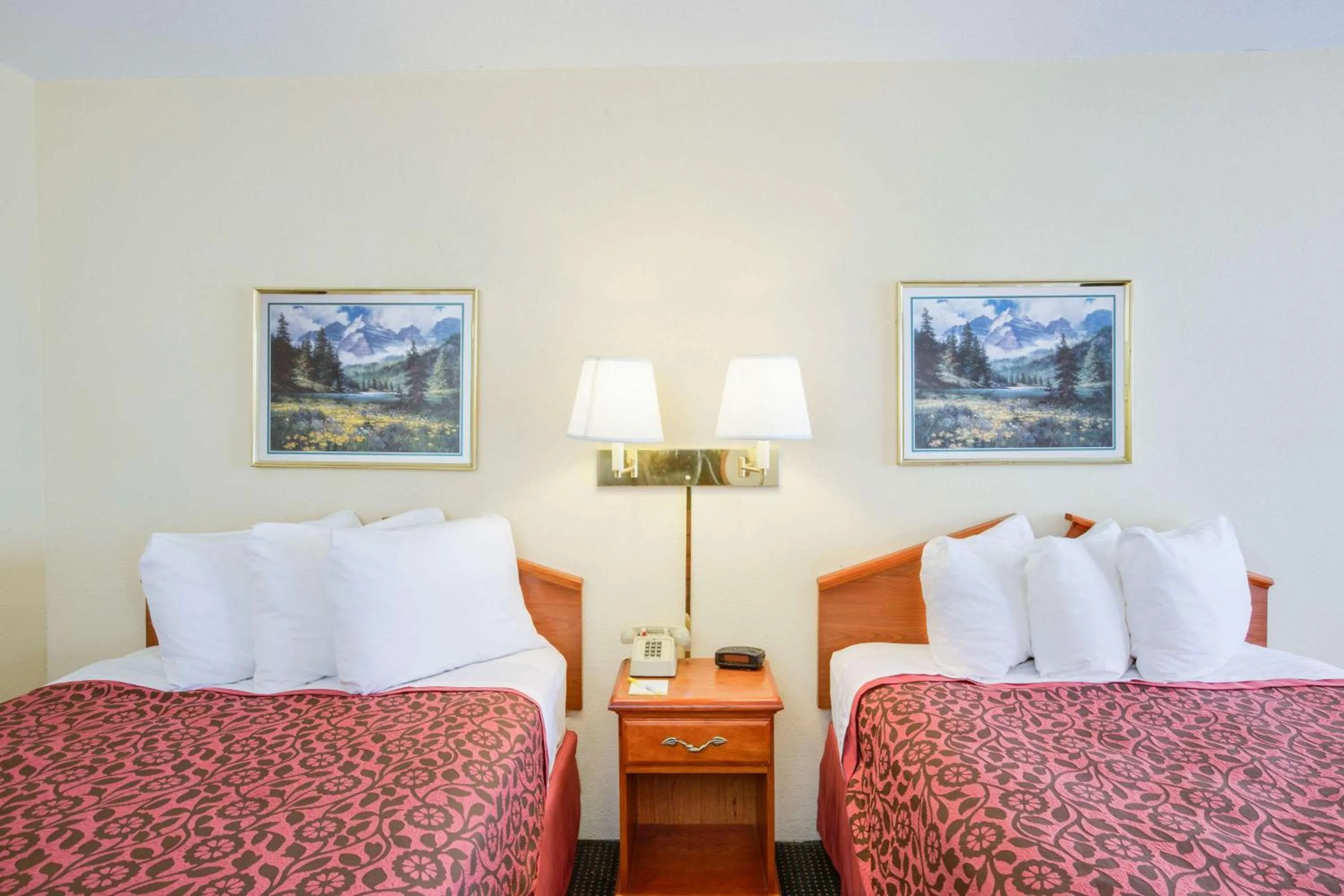 Photo of the whole room in Days Inn by Wyndham Newport