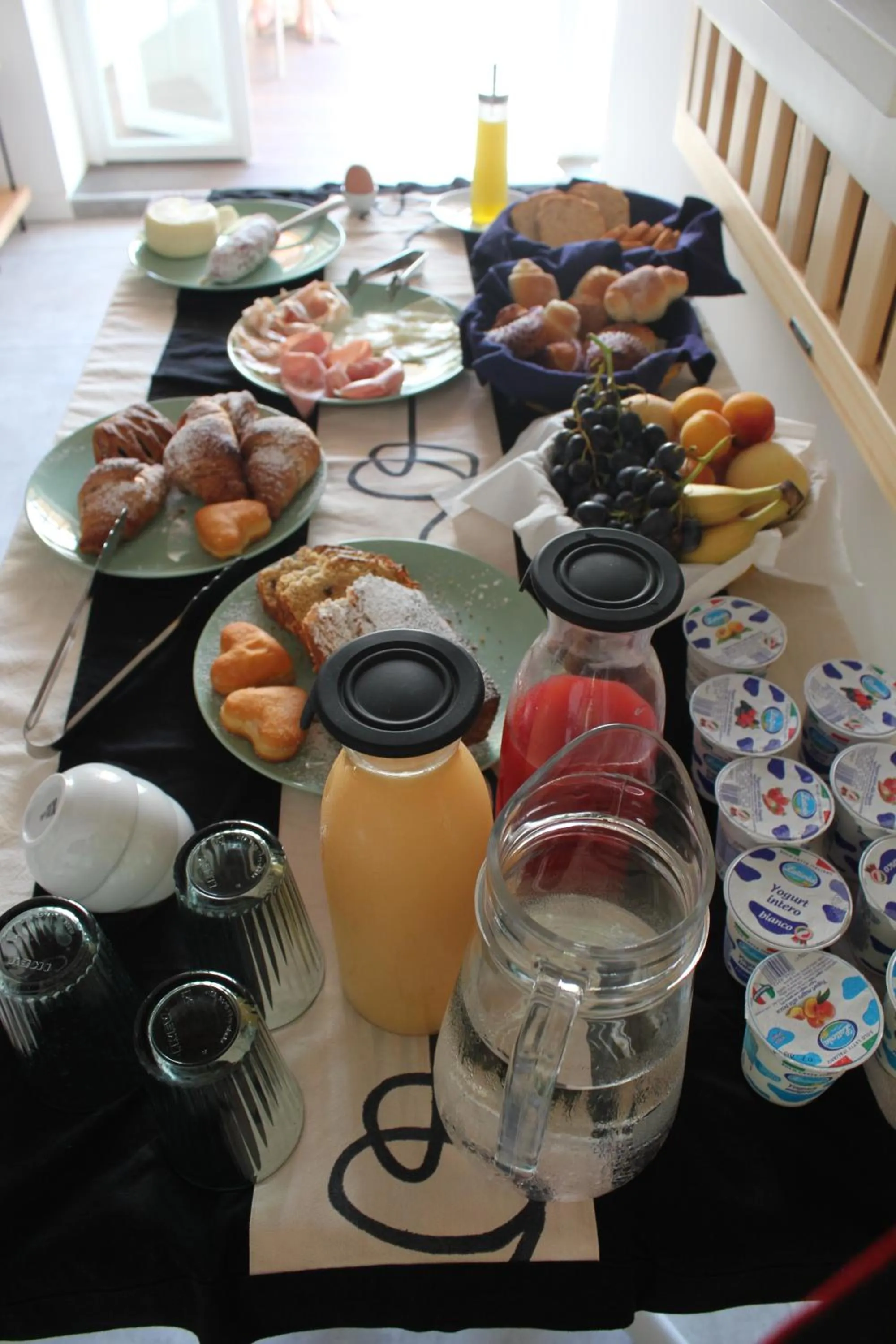 Buffet breakfast in B&B Da Peppa