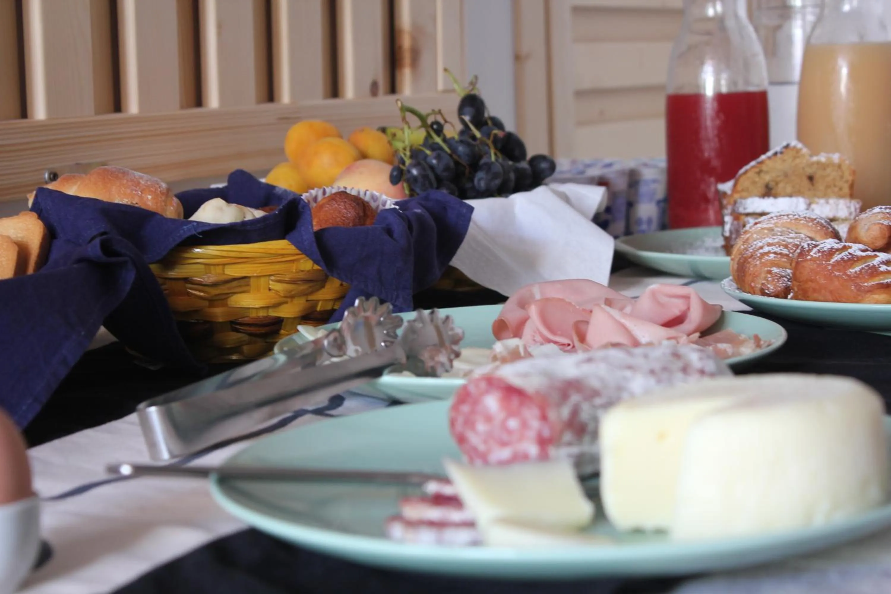 Continental breakfast in B&B Da Peppa