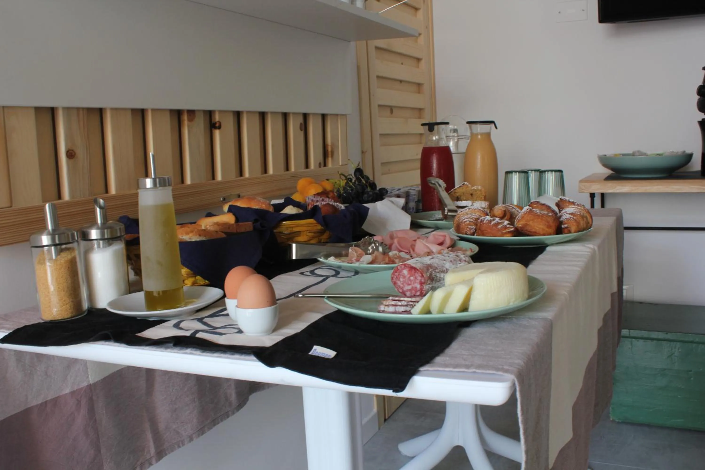 Buffet breakfast in B&B Da Peppa