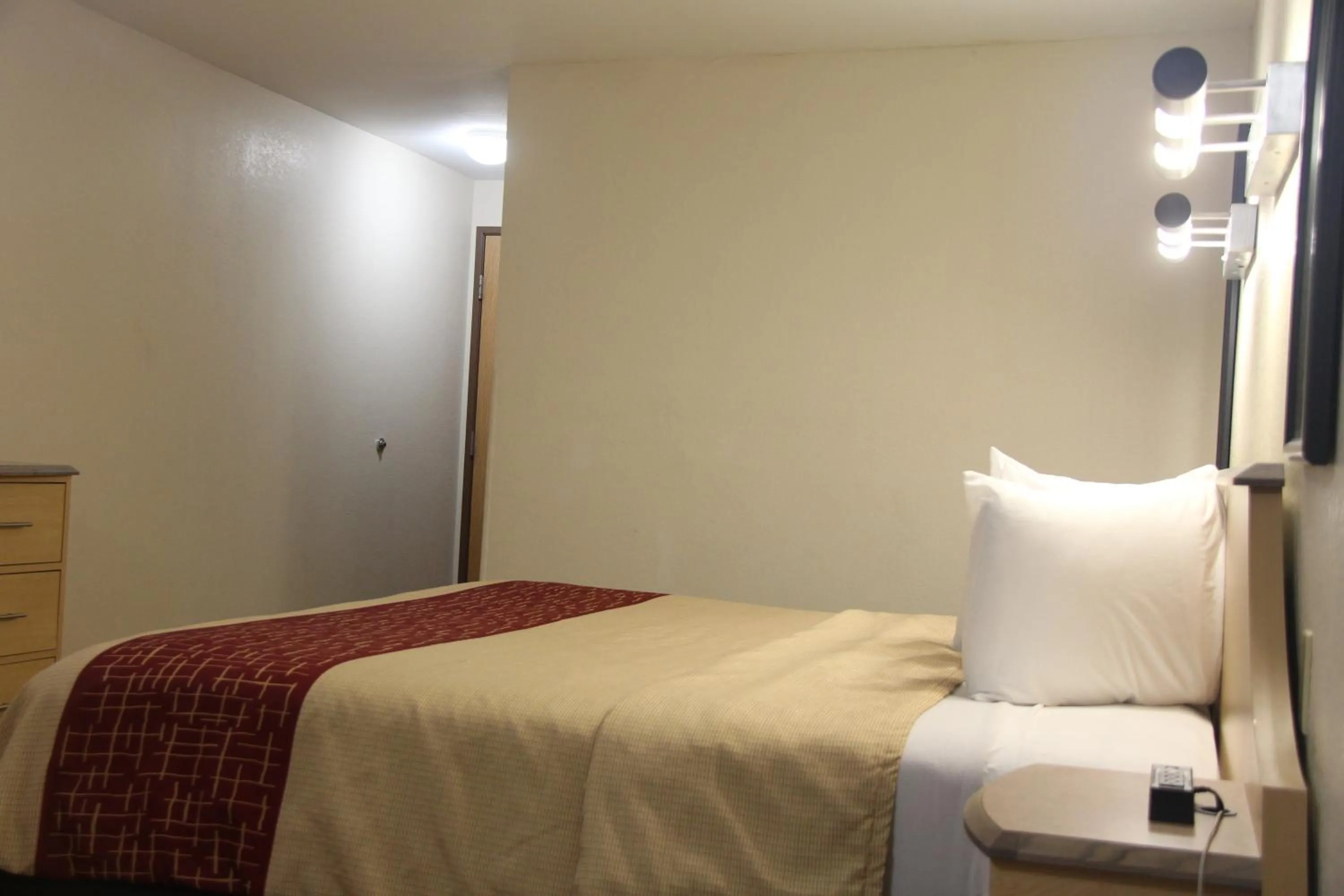 Standard King Room Non-Smoking in Red Roof Inn Pharr - McAllen