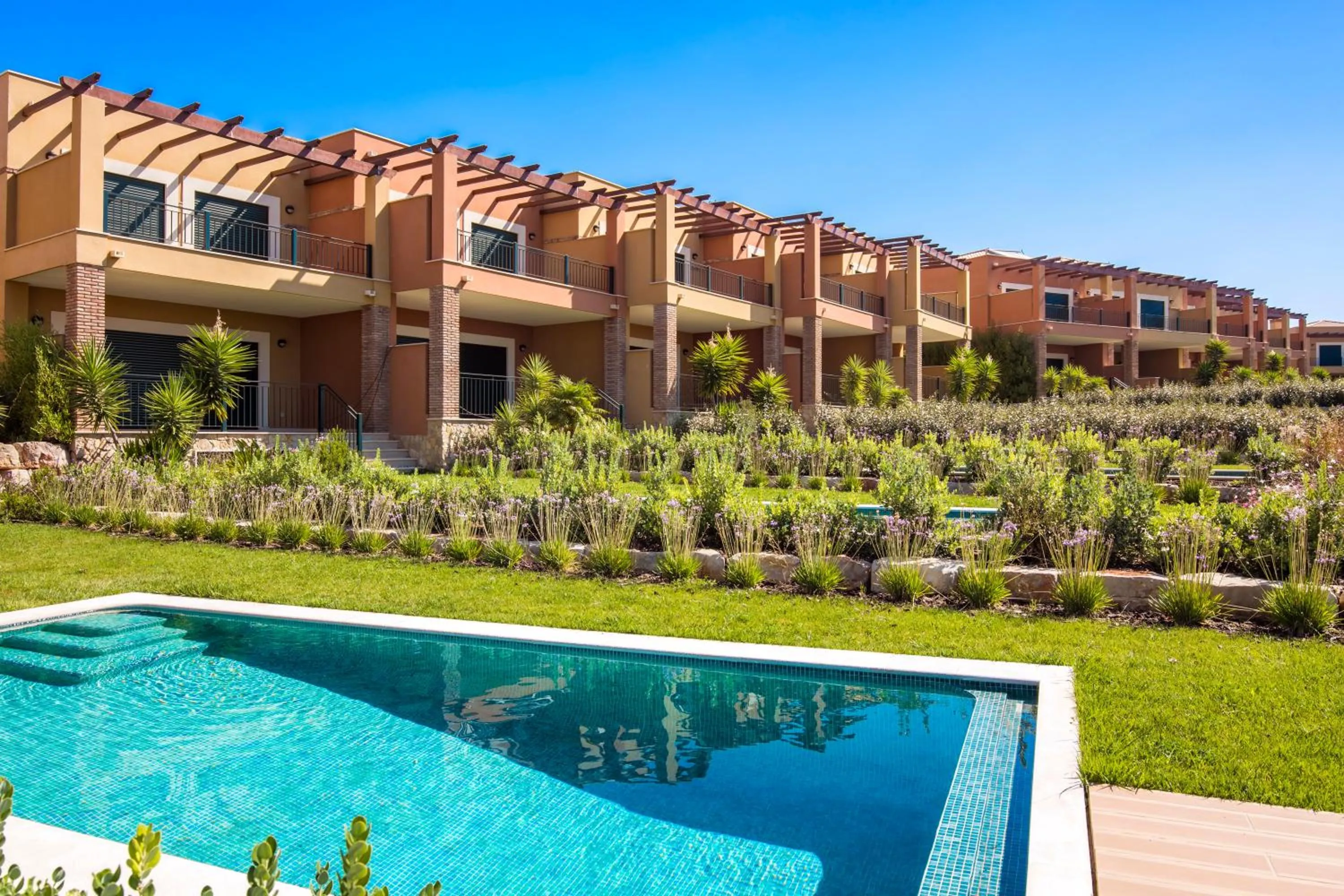 Property building in Vale de Milho Village