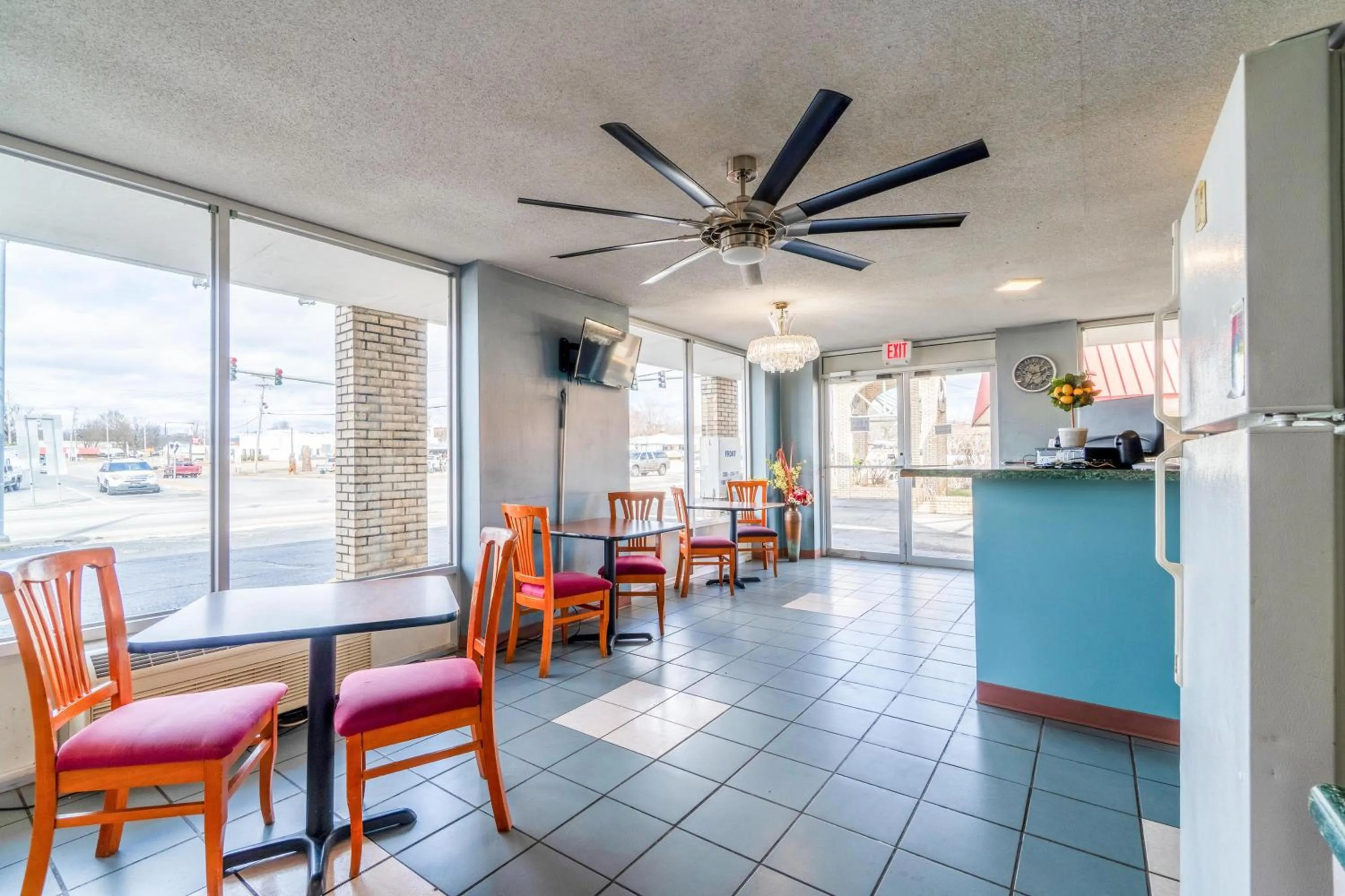 Lobby or reception in Ozark Junction mountain view by OYO