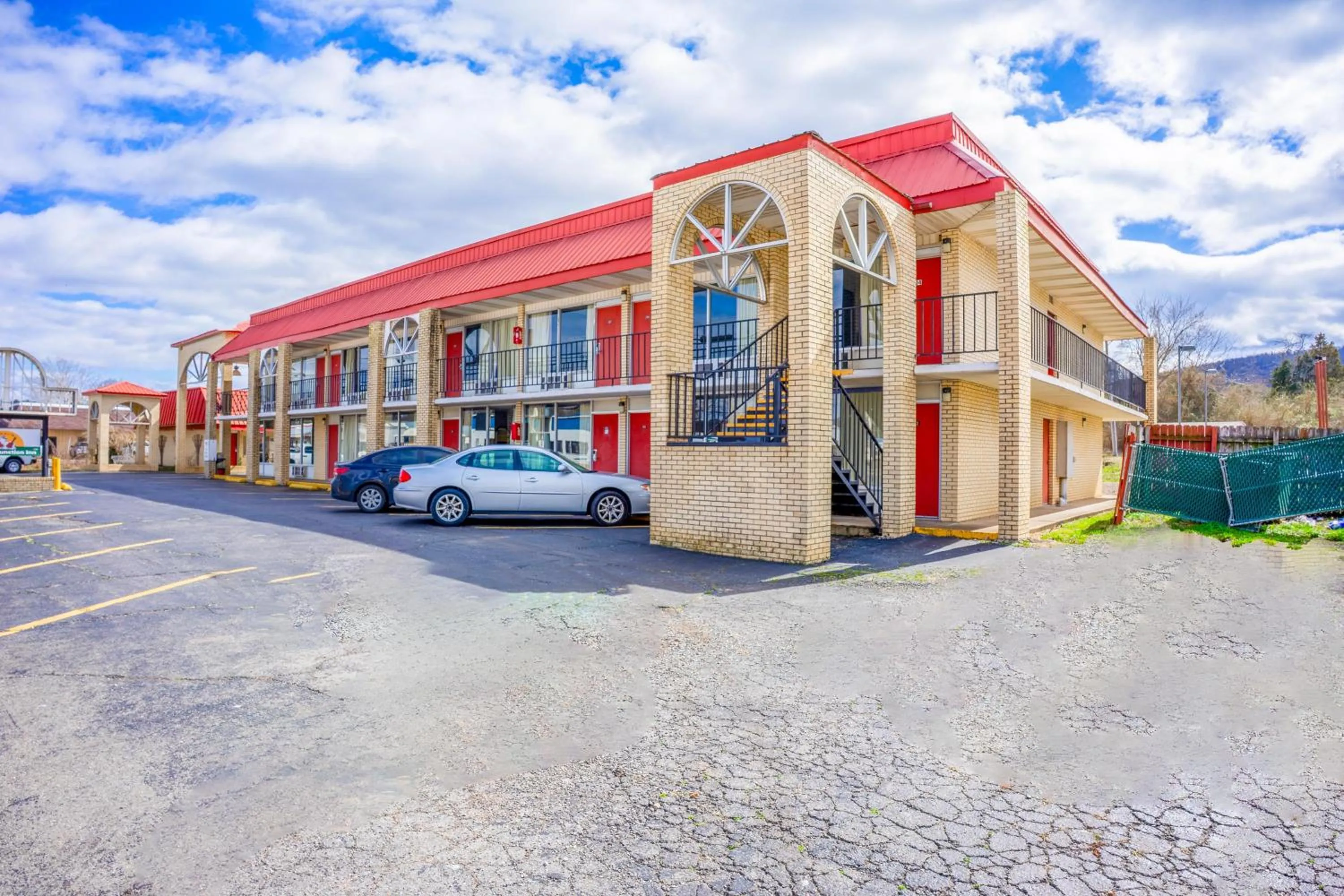 Facade/entrance in Ozark Junction mountain view by OYO