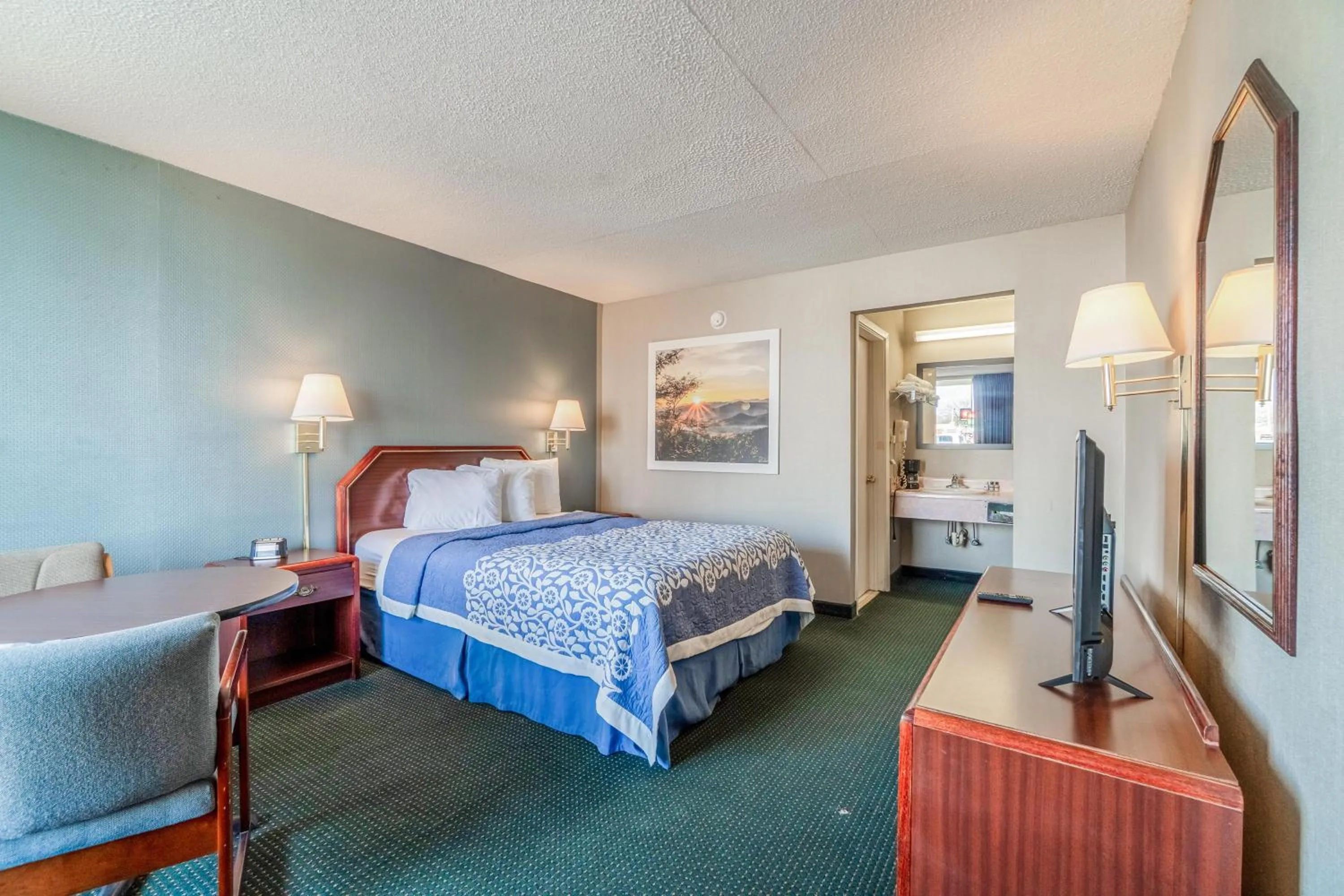 Bedroom, Bed in Ozark Junction mountain view by OYO