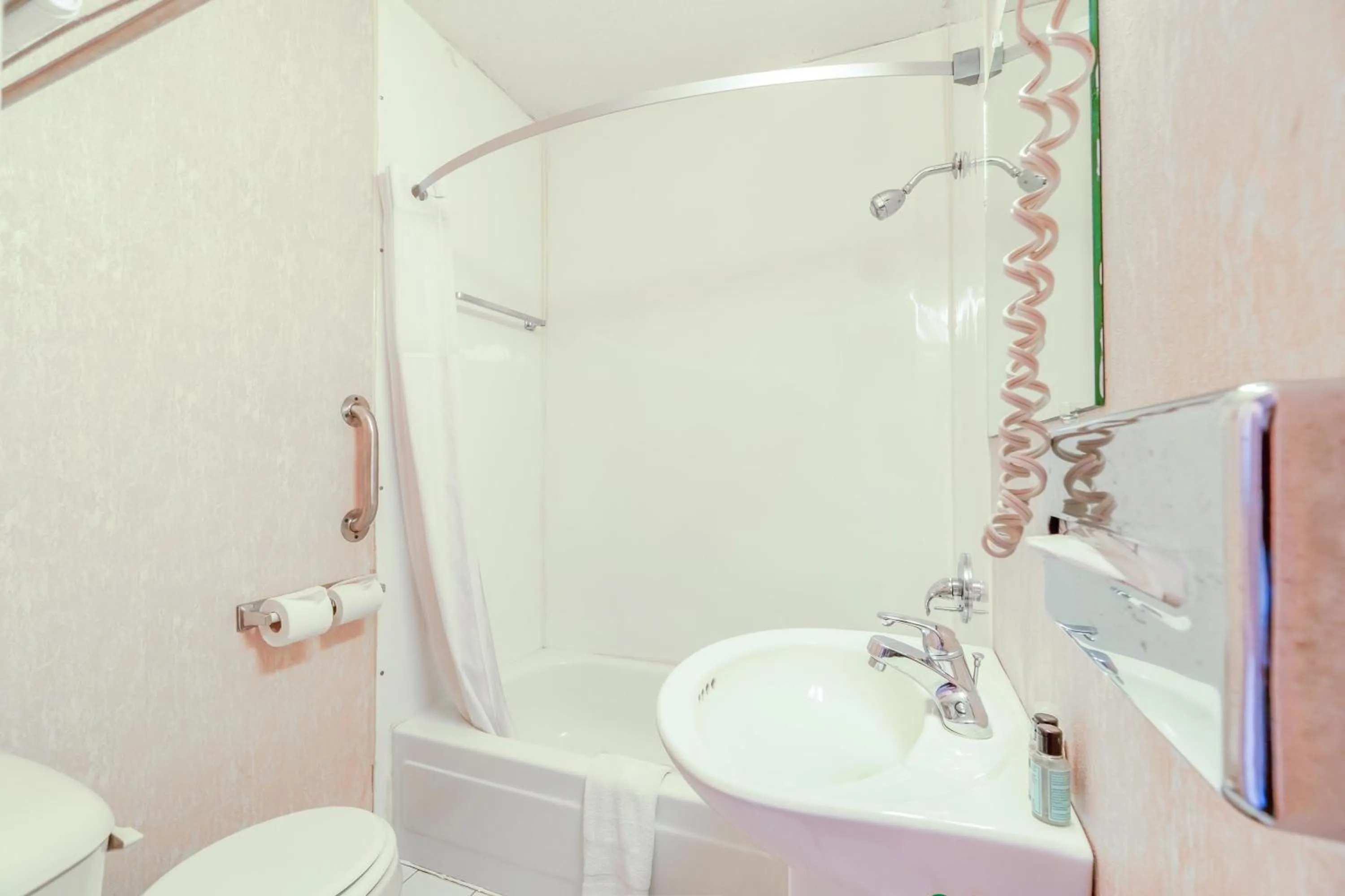 Bedroom in Ozark Junction mountain view by OYO