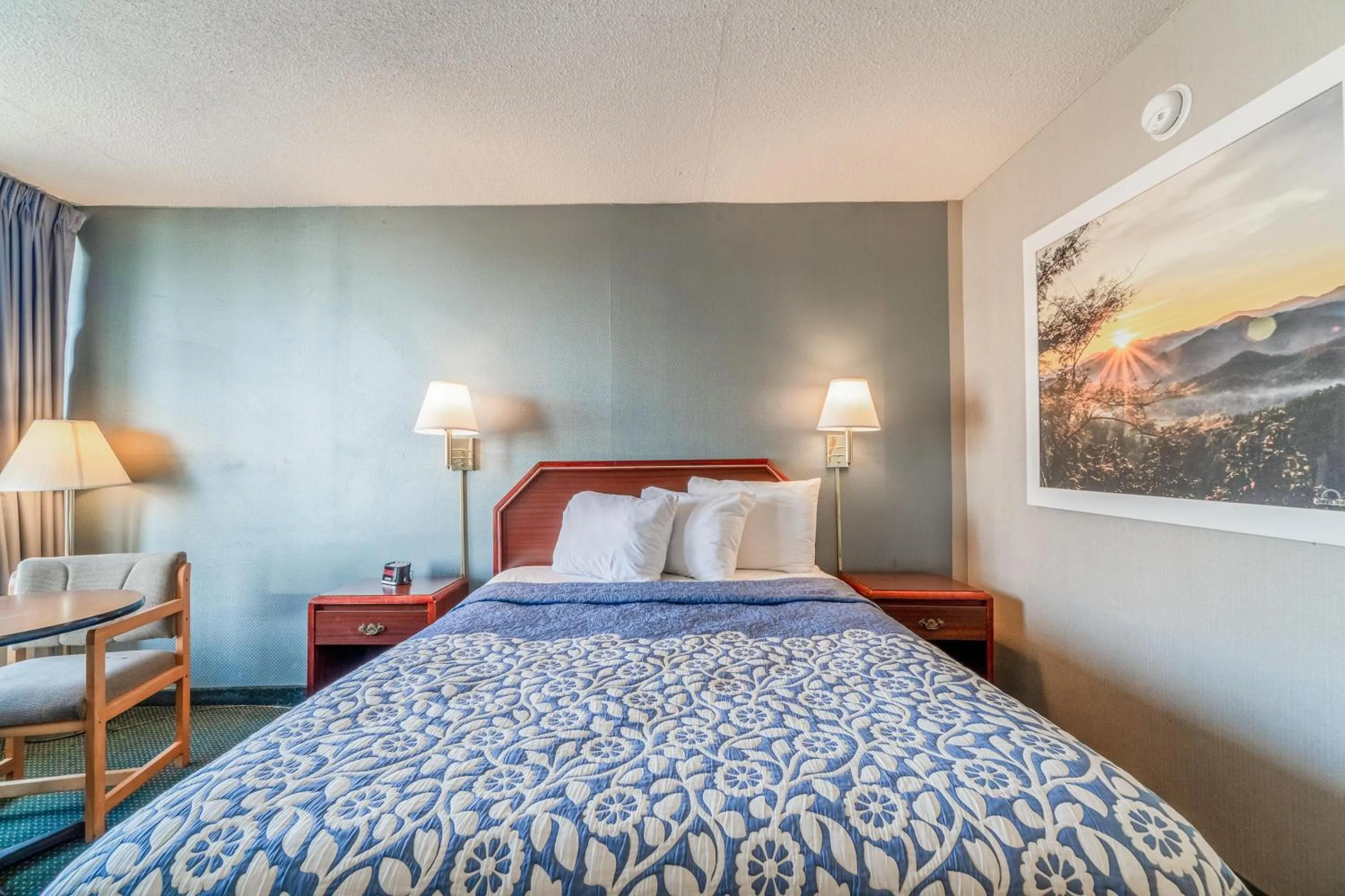 Bedroom, Bed in Ozark Junction mountain view by OYO