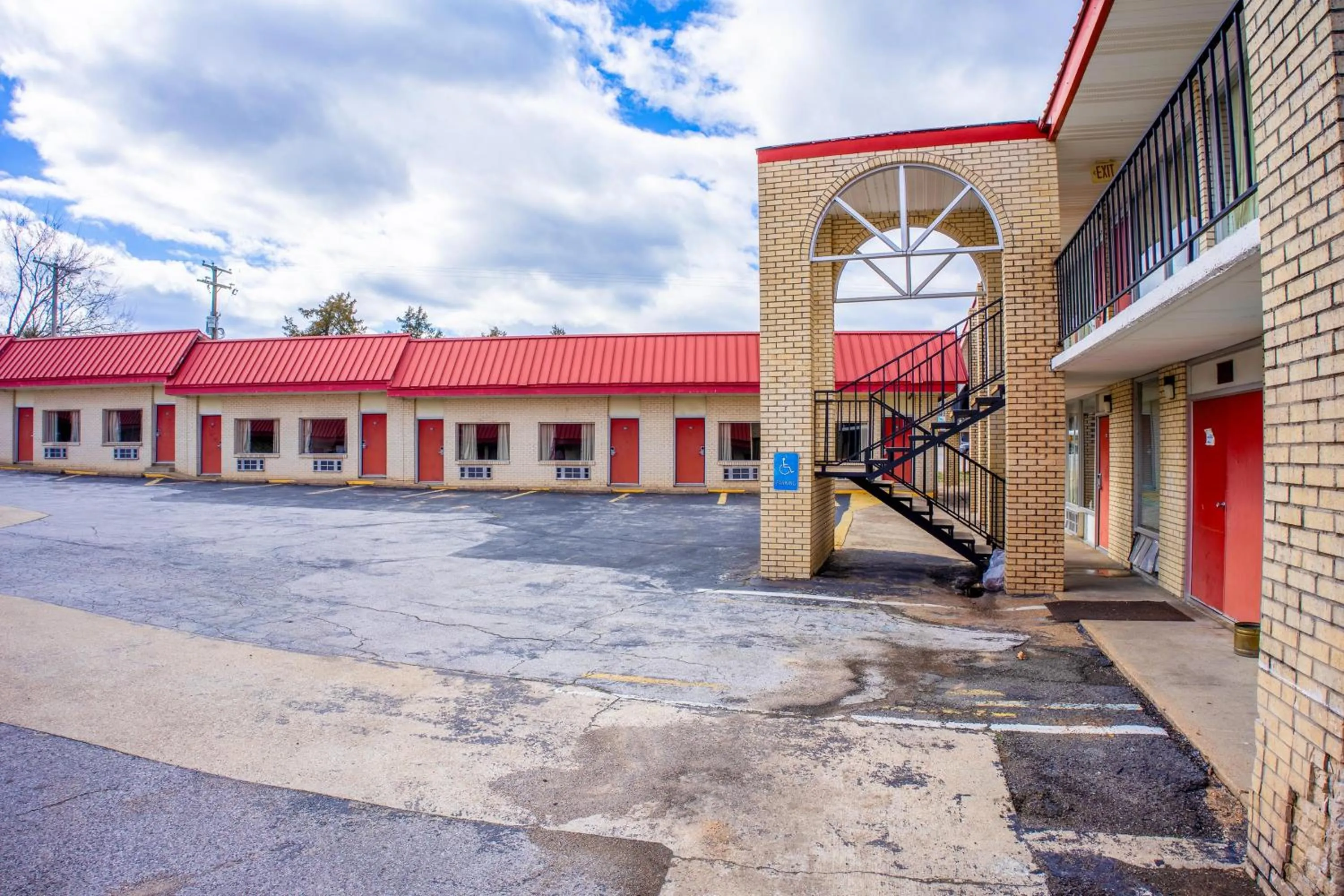 Facade/entrance in Ozark Junction mountain view by OYO
