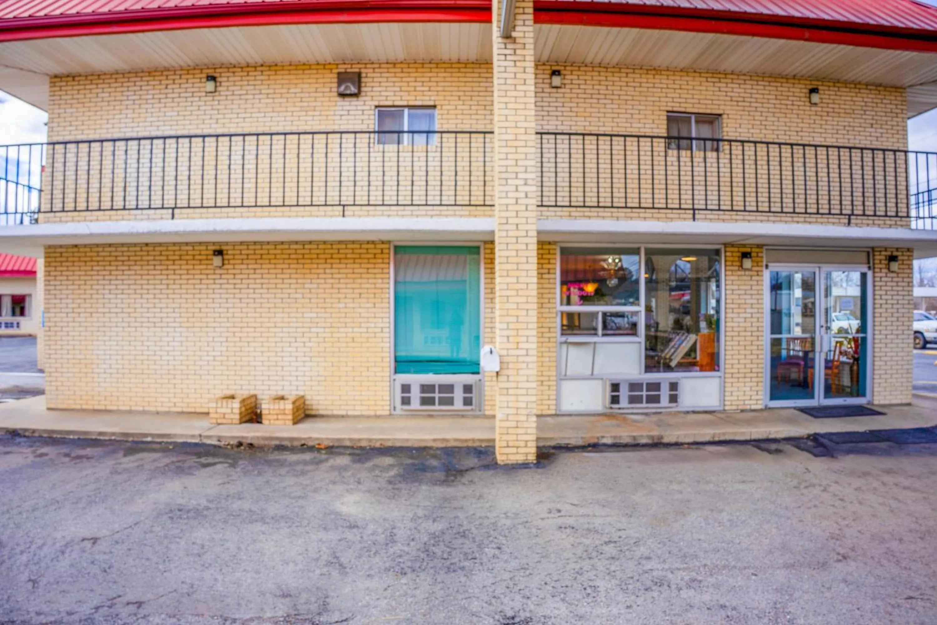 Facade/entrance in Ozark Junction mountain view by OYO