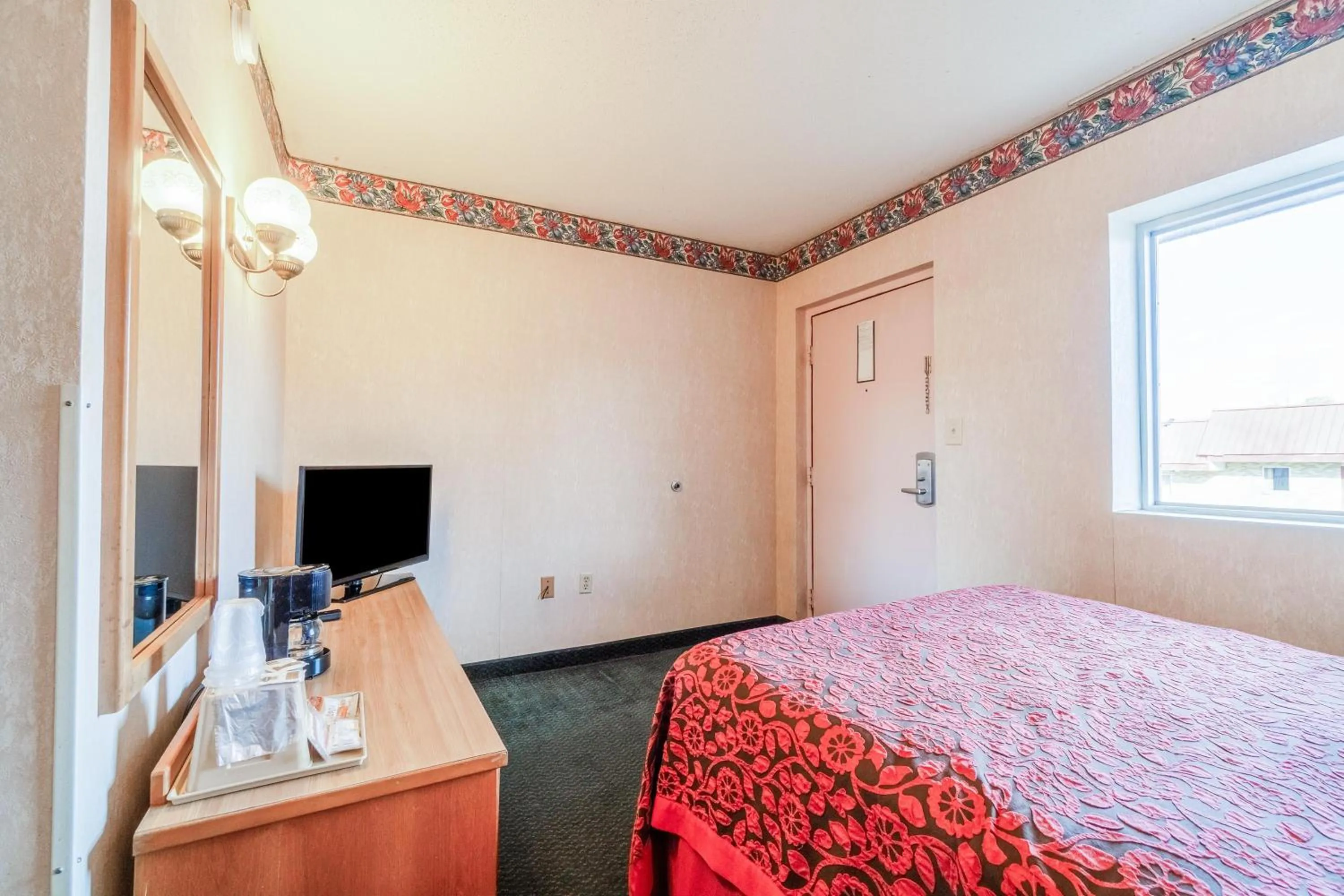 Bedroom, Bed in Ozark Junction mountain view by OYO