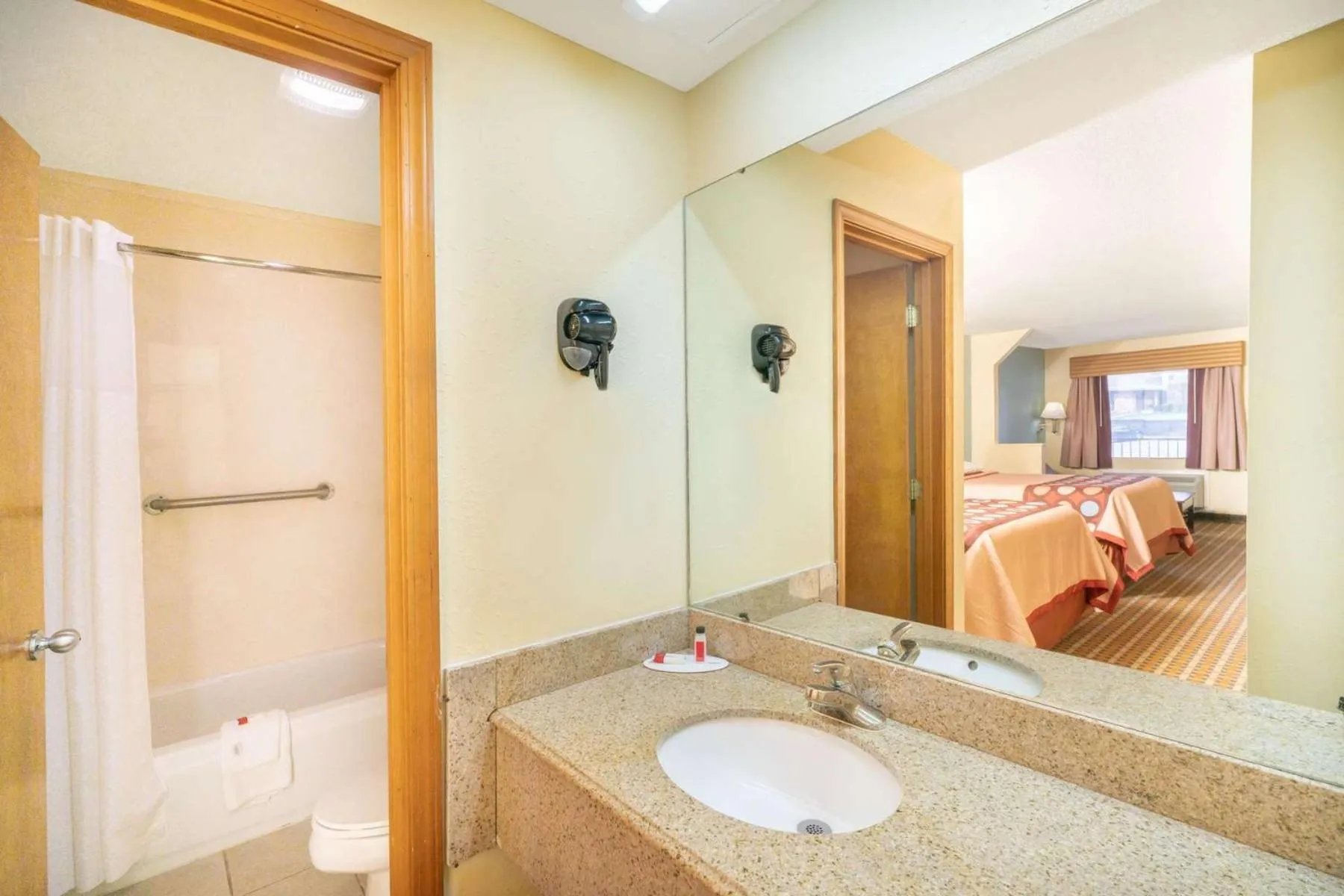 Bathroom, Bed in Super 8 by Wyndham North Little Rock/McCain