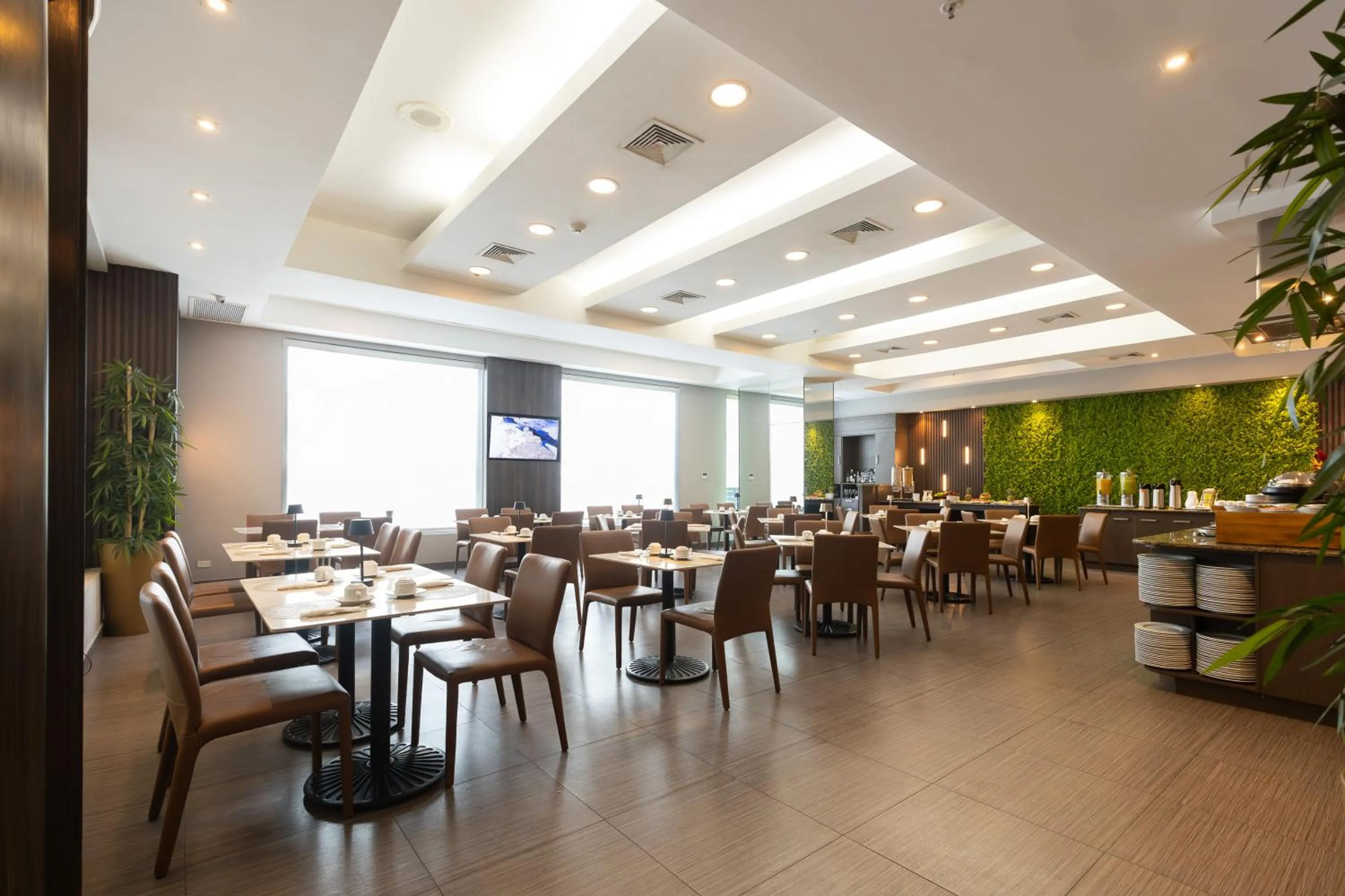 Restaurant/places to eat in Victoria Hotel and Suites Panama