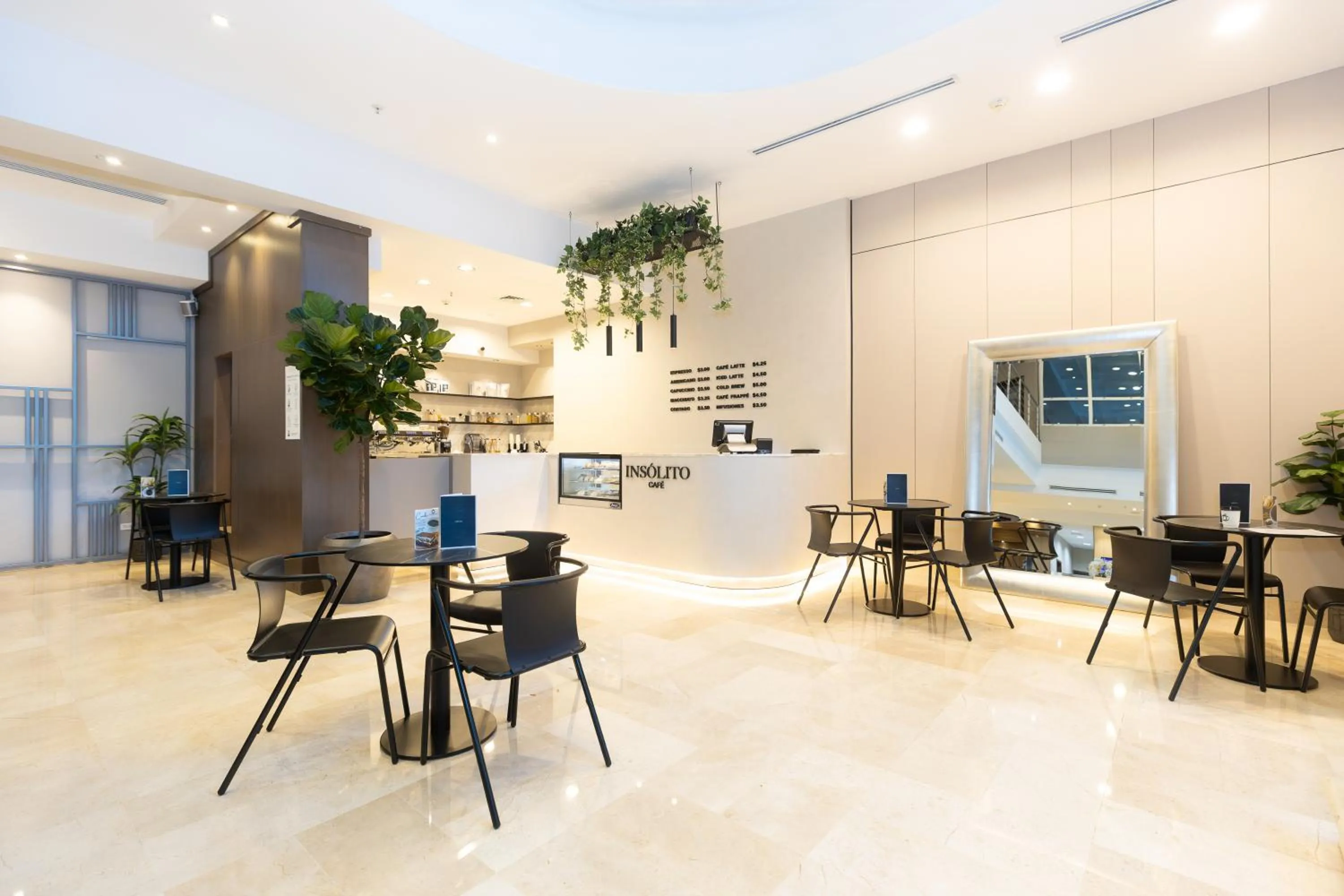 Restaurant/places to eat in Victoria Hotel and Suites Panama