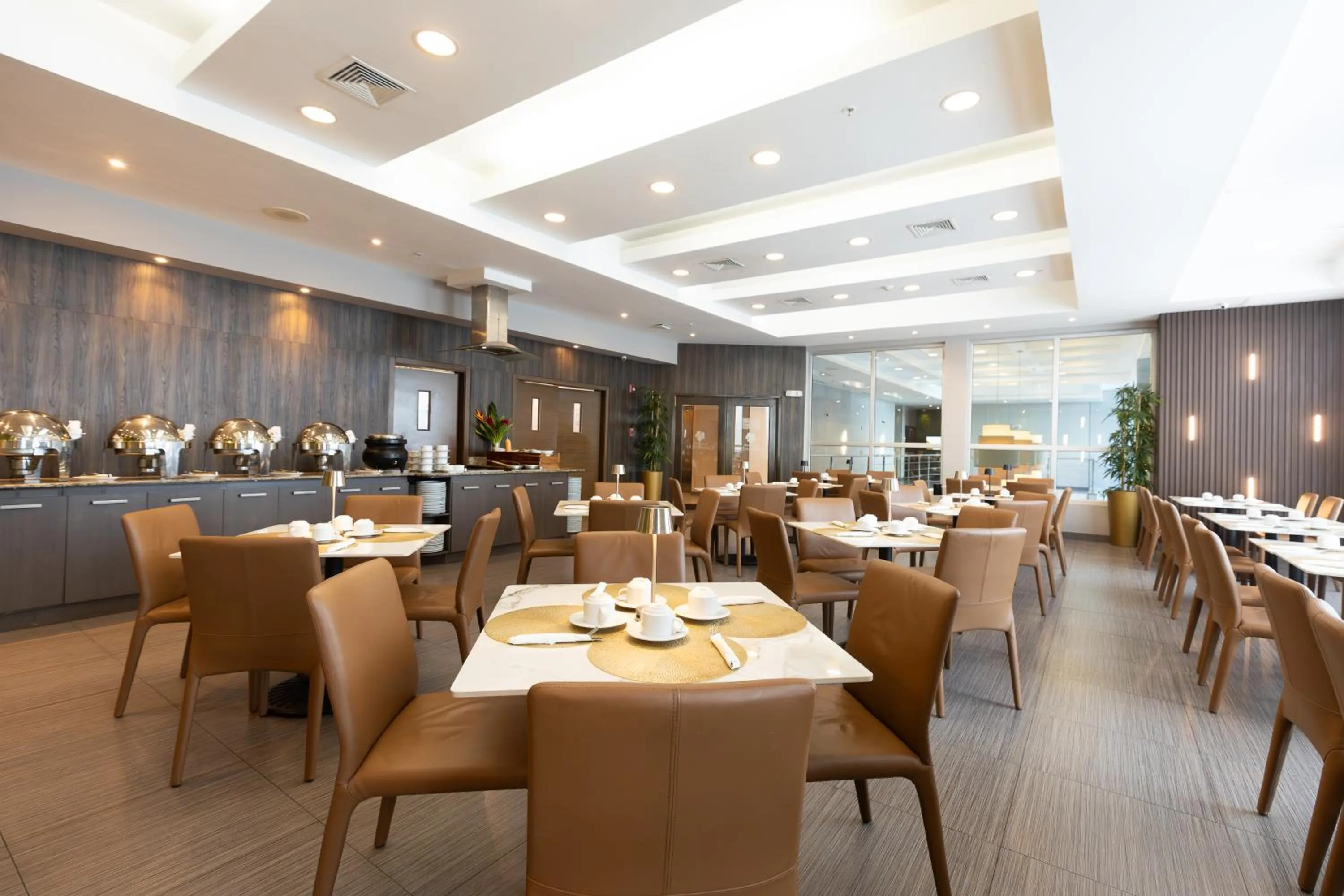 Restaurant/places to eat in Victoria Hotel and Suites Panama