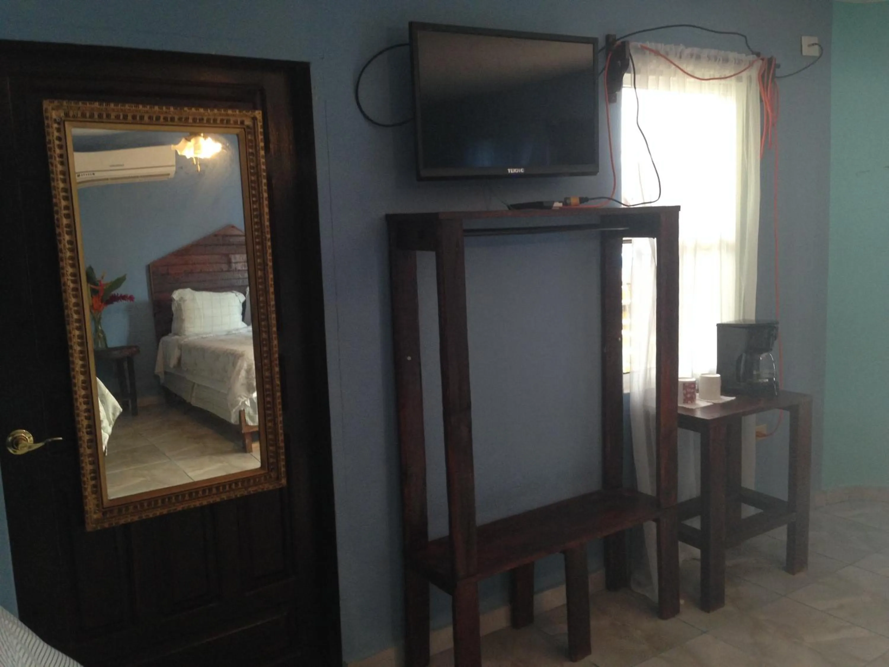 Coffee/tea facilities in La Delphina Bed and Breakfast Bar and Grill