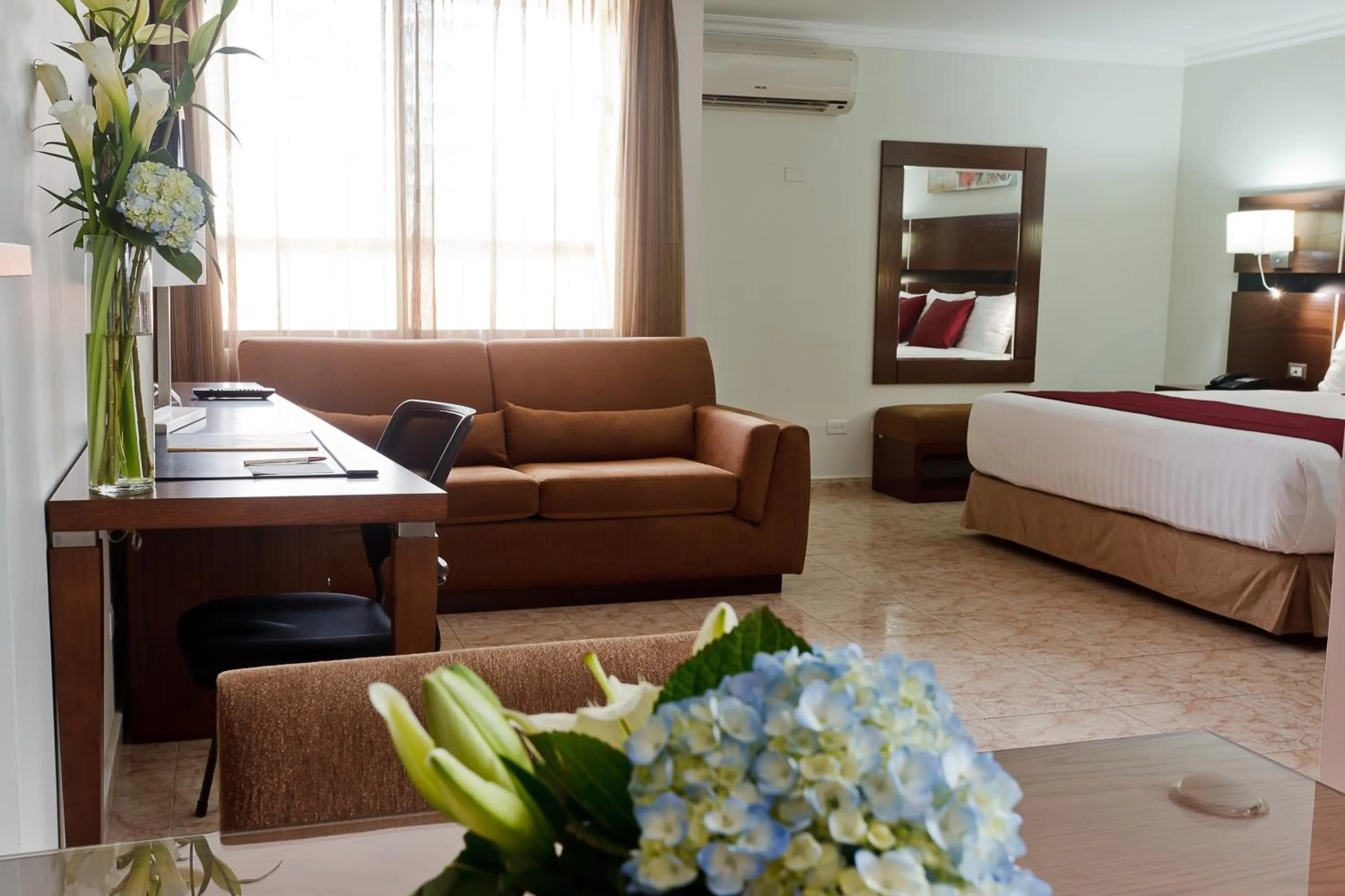 Seating area, Bed in Hotel Coral Suites