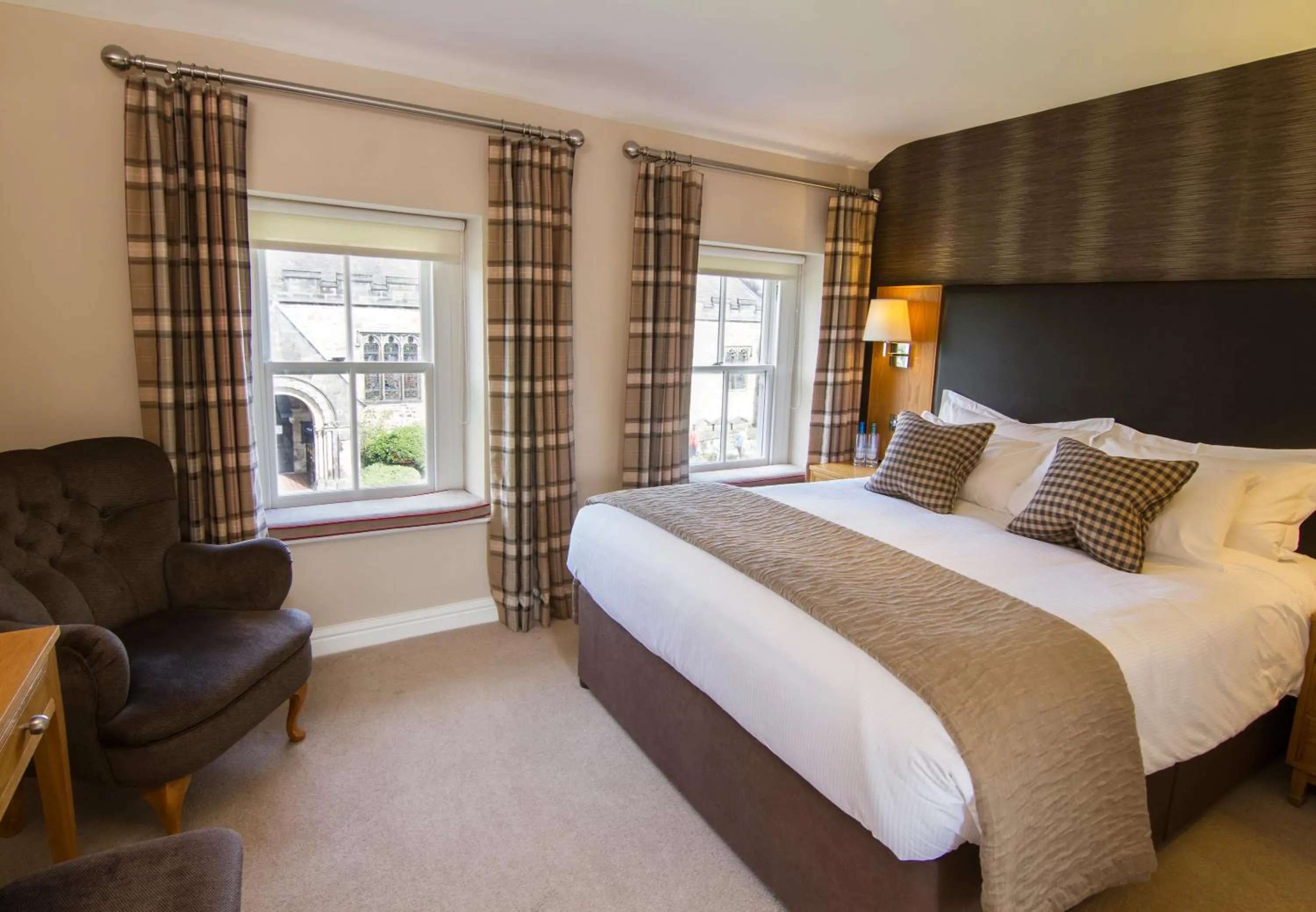 Bedroom, Bed in Sun Inn