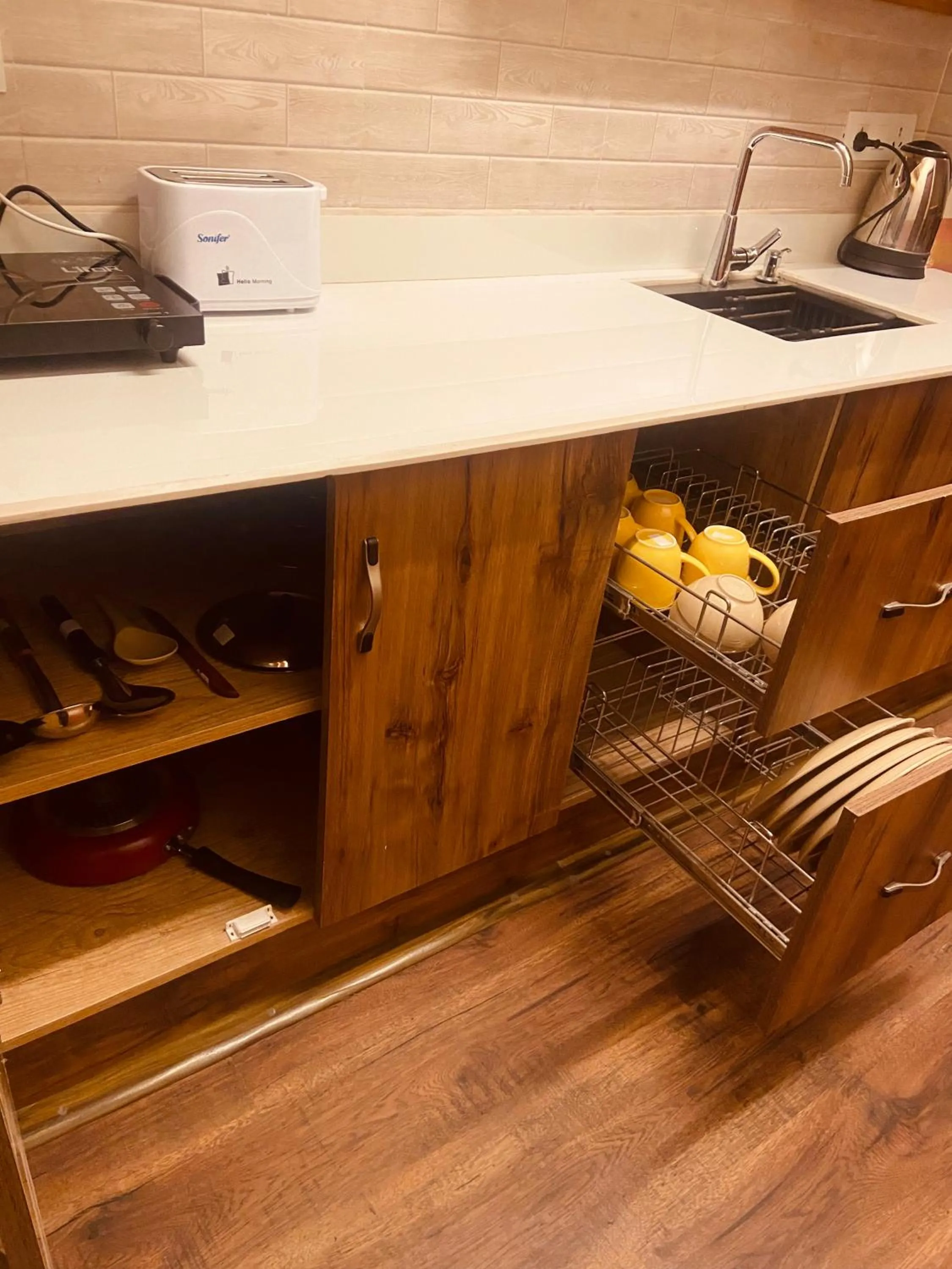 Three Jewels Boutique Hotel