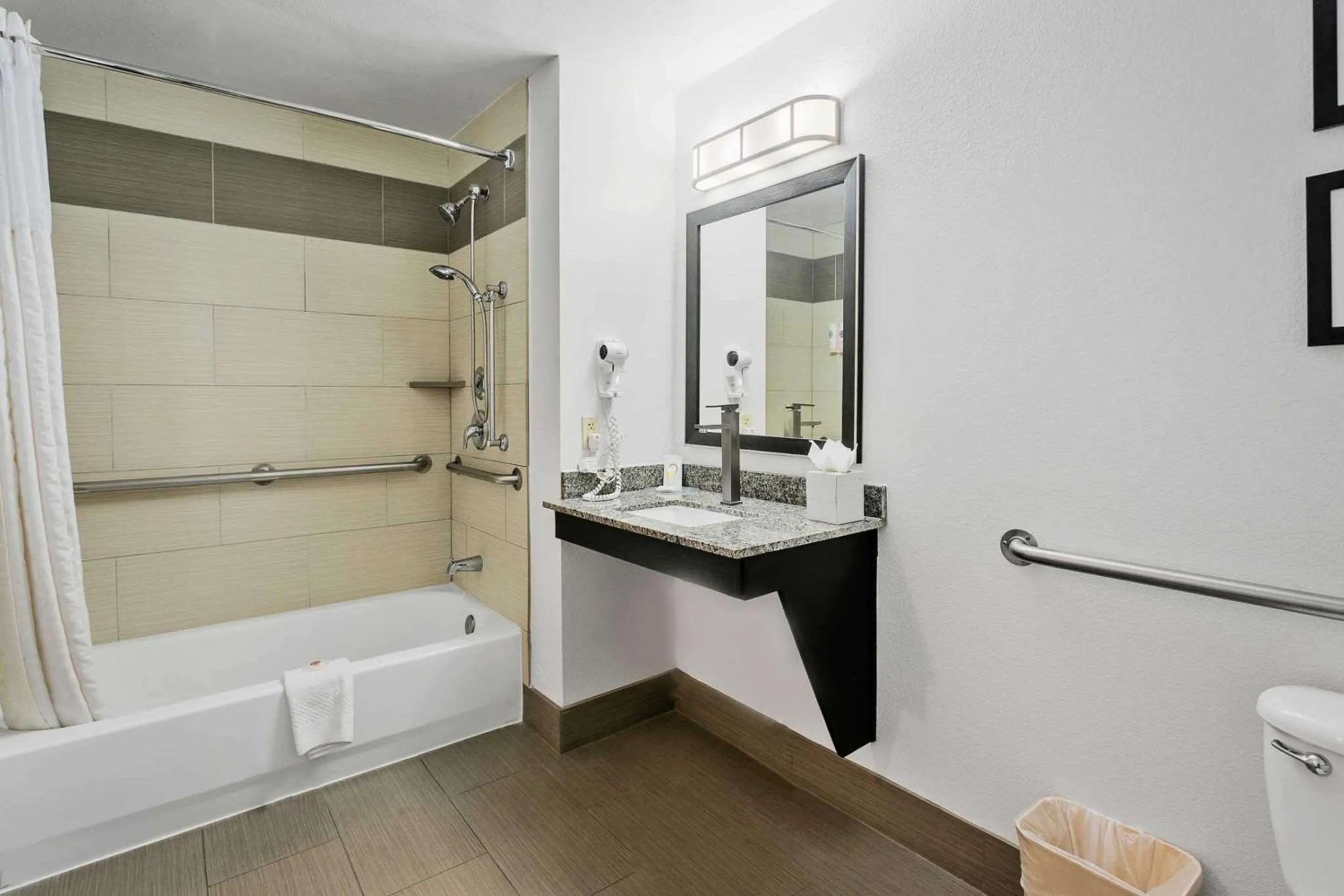 Bedroom in Comfort Inn Chandler - Phoenix South I-10