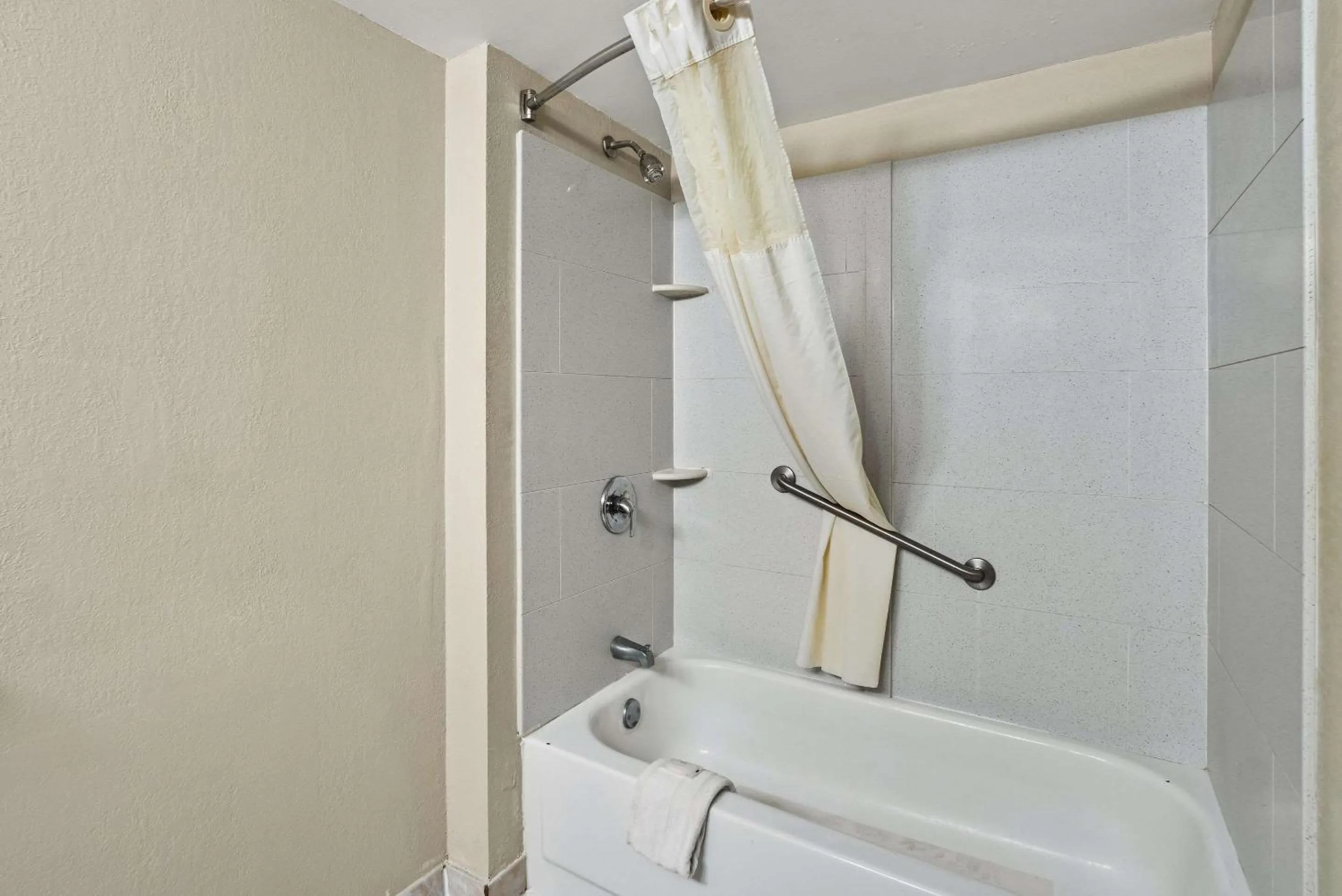 Bedroom, Bathroom in Quality Inn & Suites Columbia