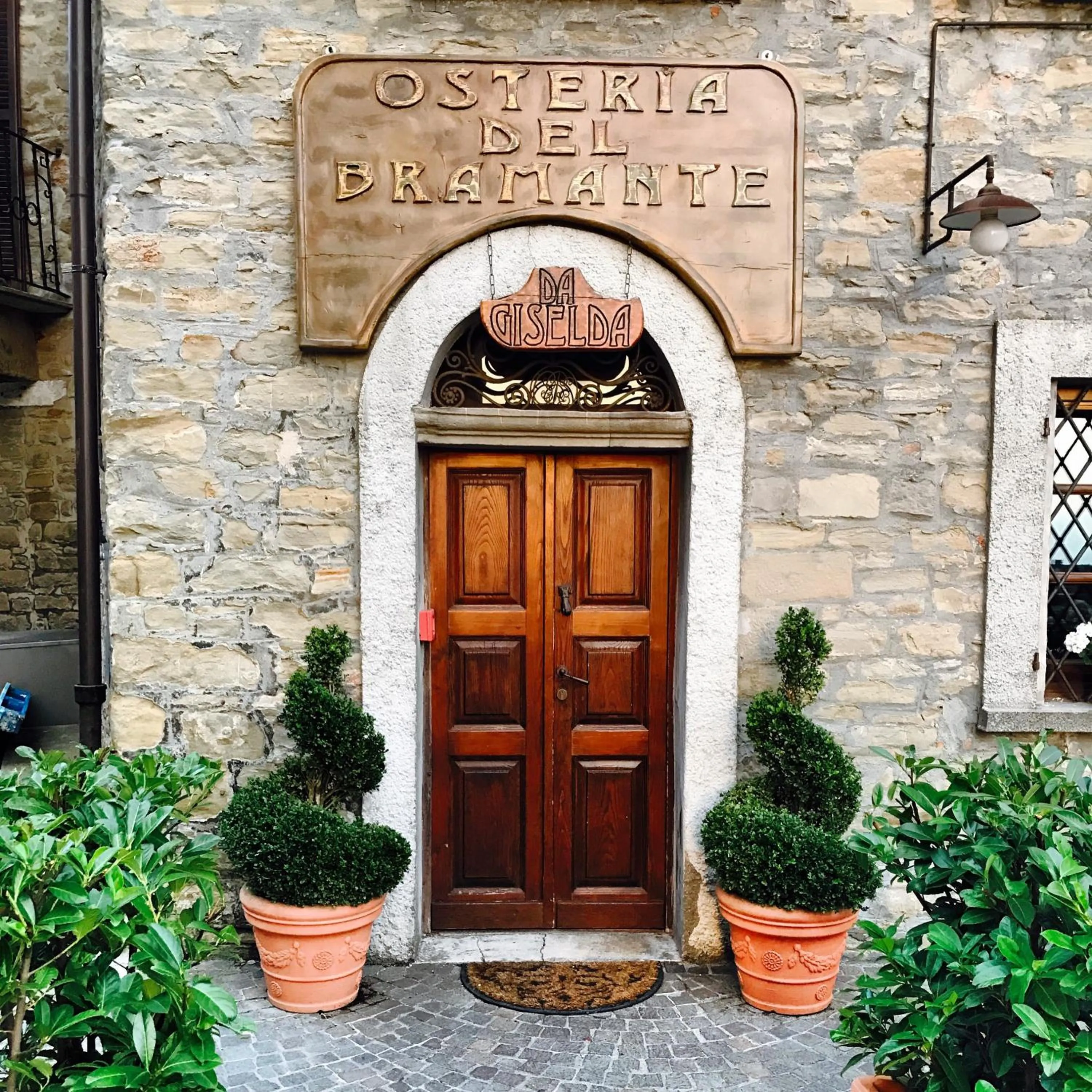 Restaurant/places to eat in Albergo del Bramante