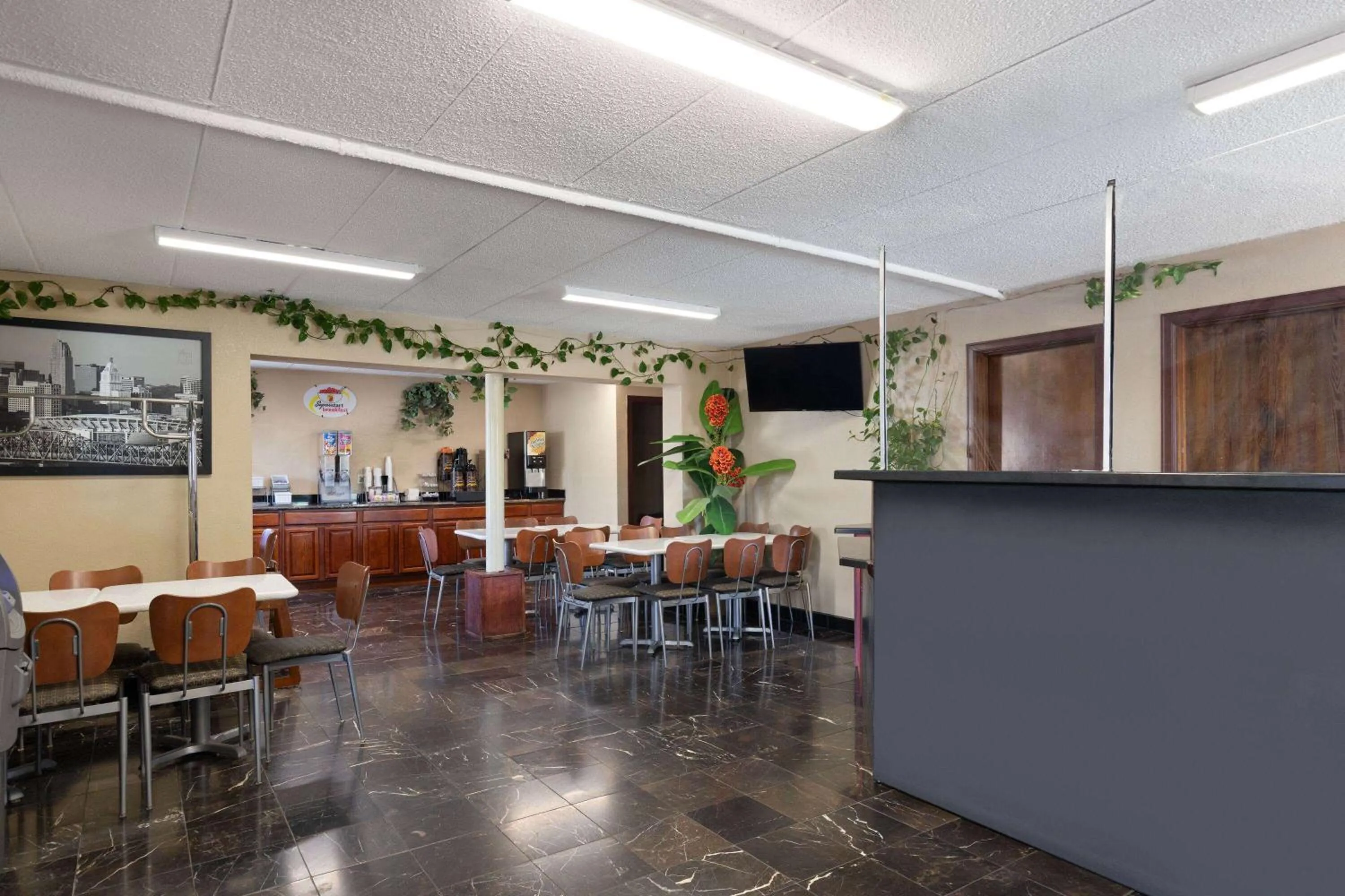 Lobby or reception in Super 8 by Wyndham Fort Mitchell Cincinnati Area