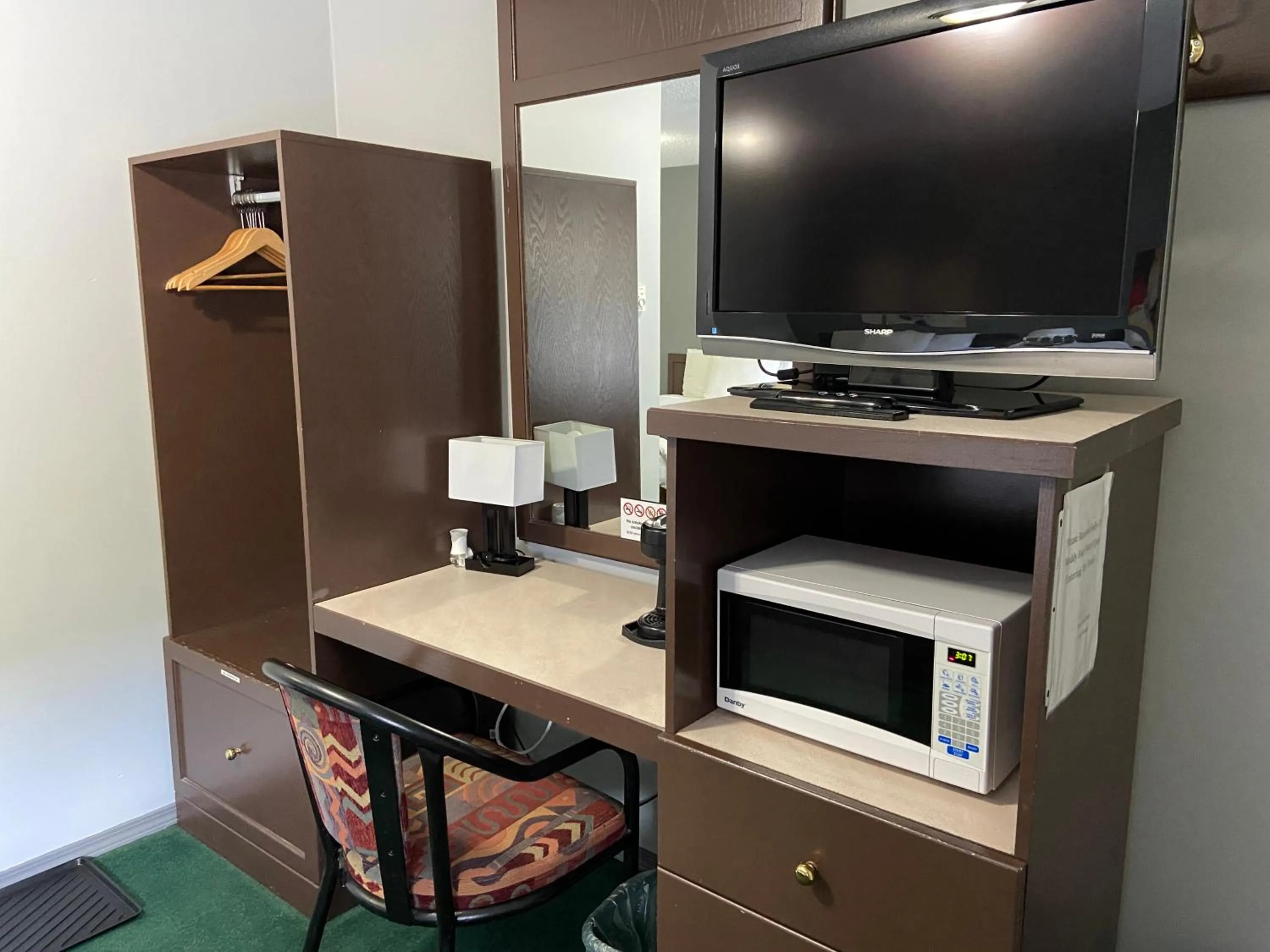 TV and multimedia in Monashee Lodge