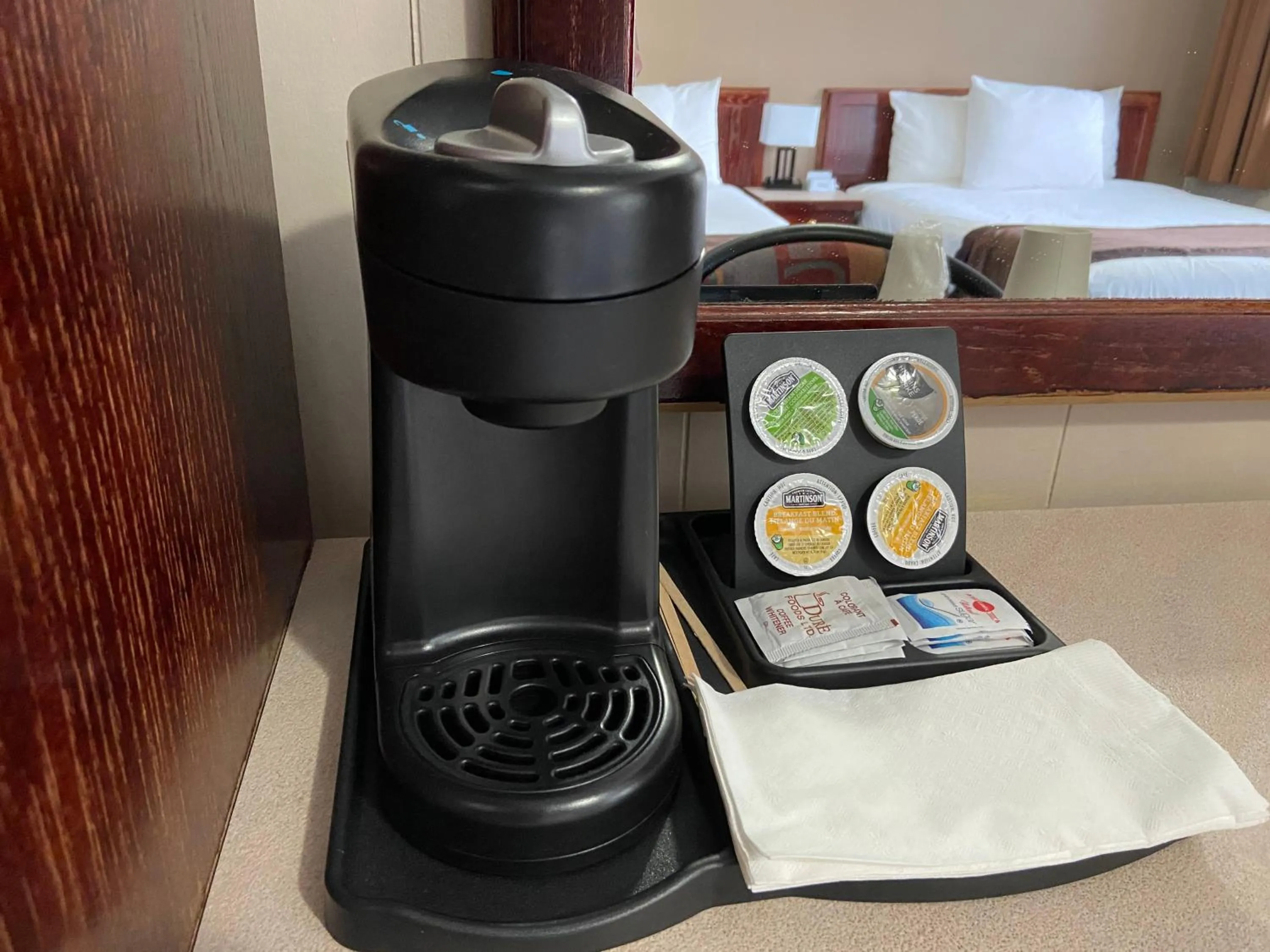 Coffee/tea facilities, Bed in Monashee Lodge