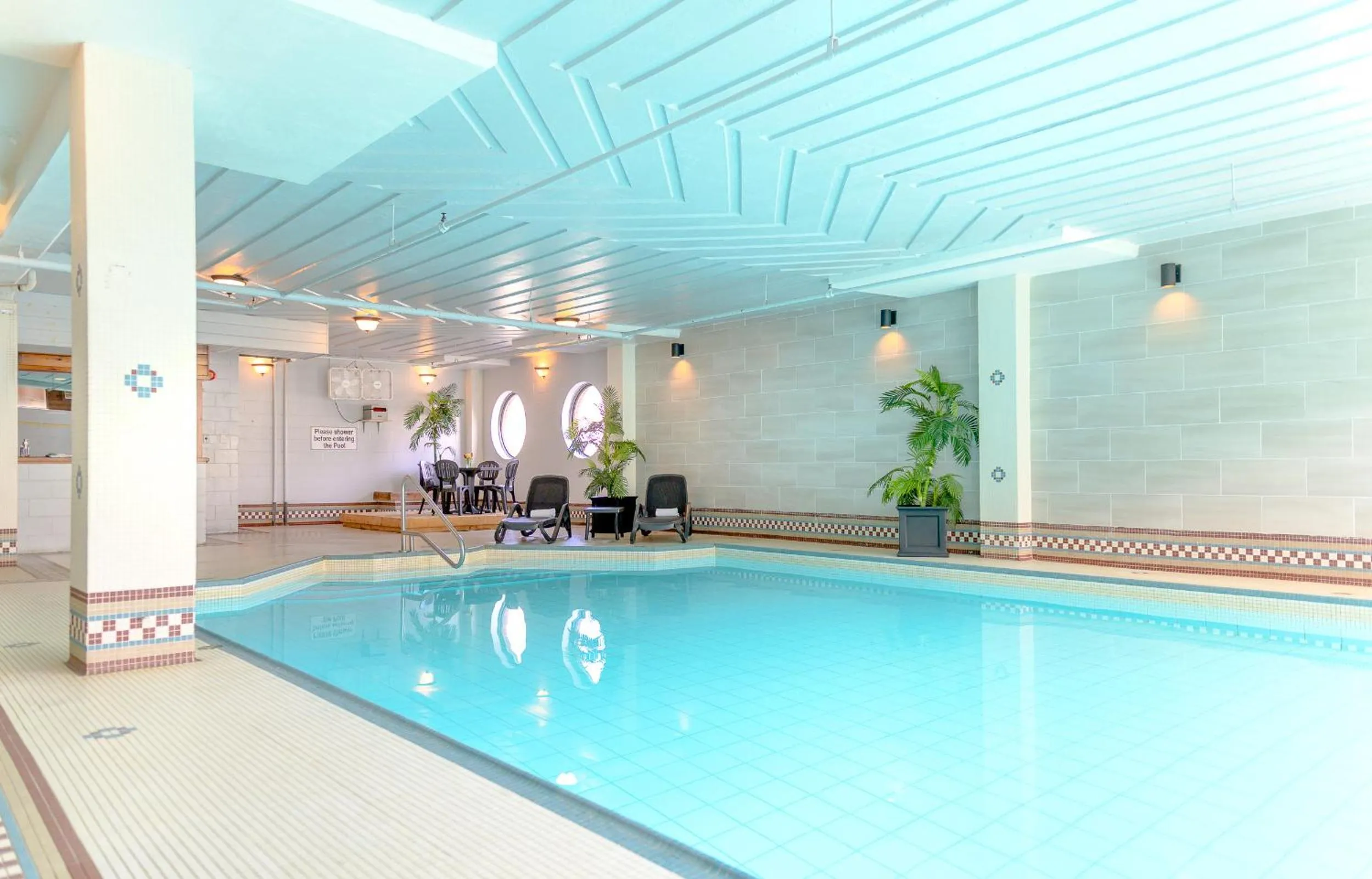 Swimming pool in Rodd Grand Yarmouth