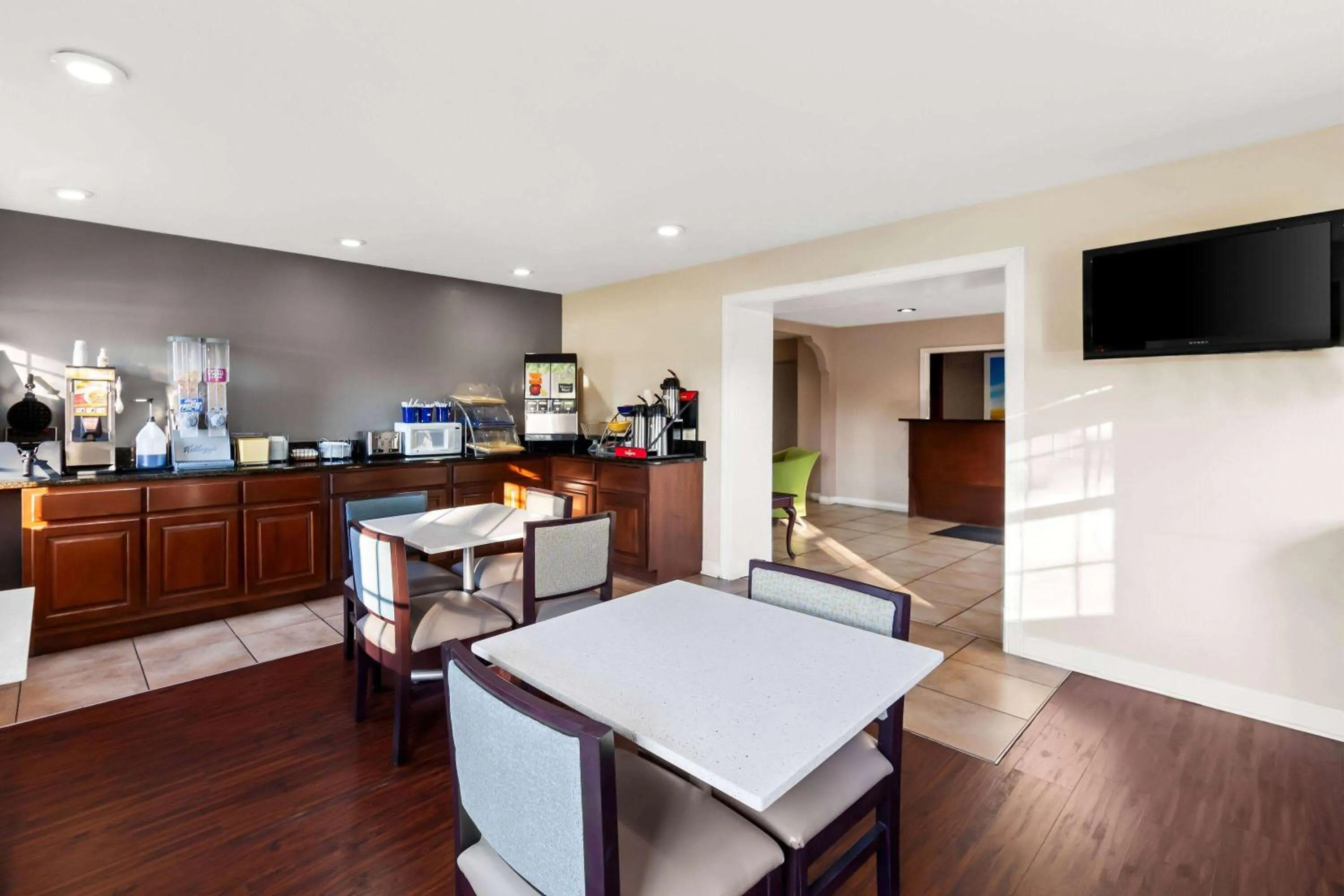 Restaurant/places to eat in Days Inn by Wyndham Brownsville