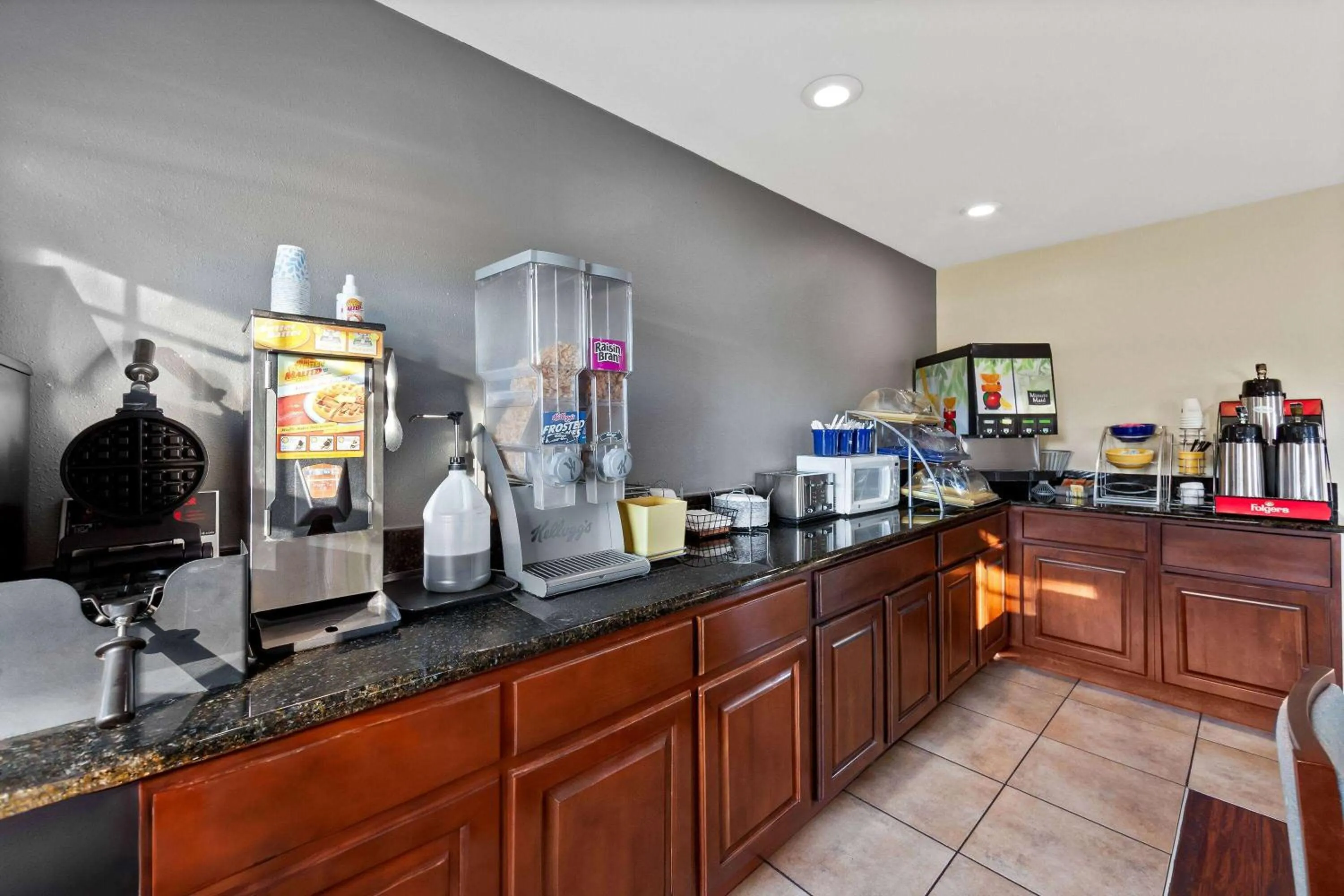 Restaurant/places to eat in Days Inn by Wyndham Brownsville