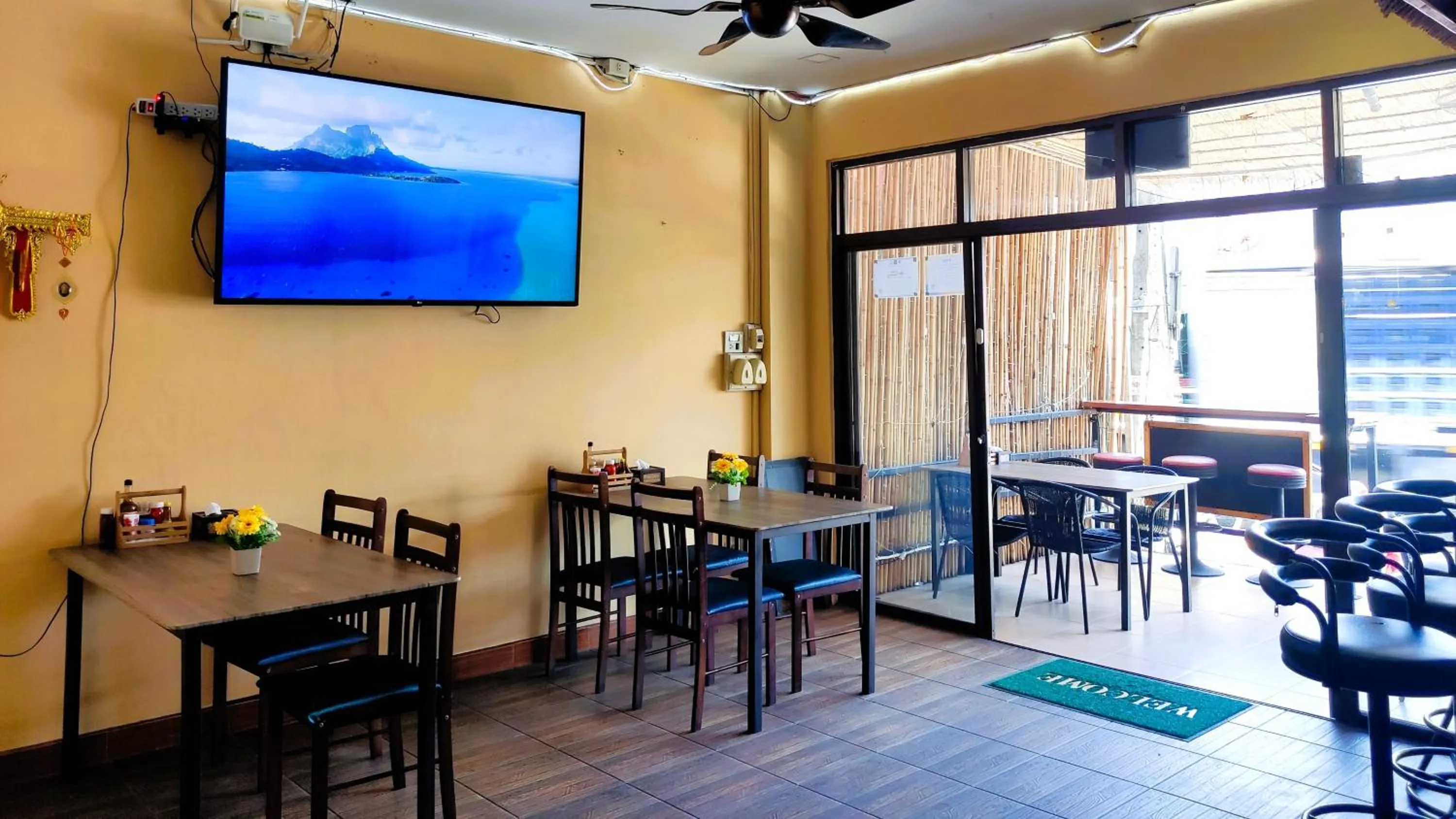 Restaurant/places to eat in Lucky Buako Hotel Patong