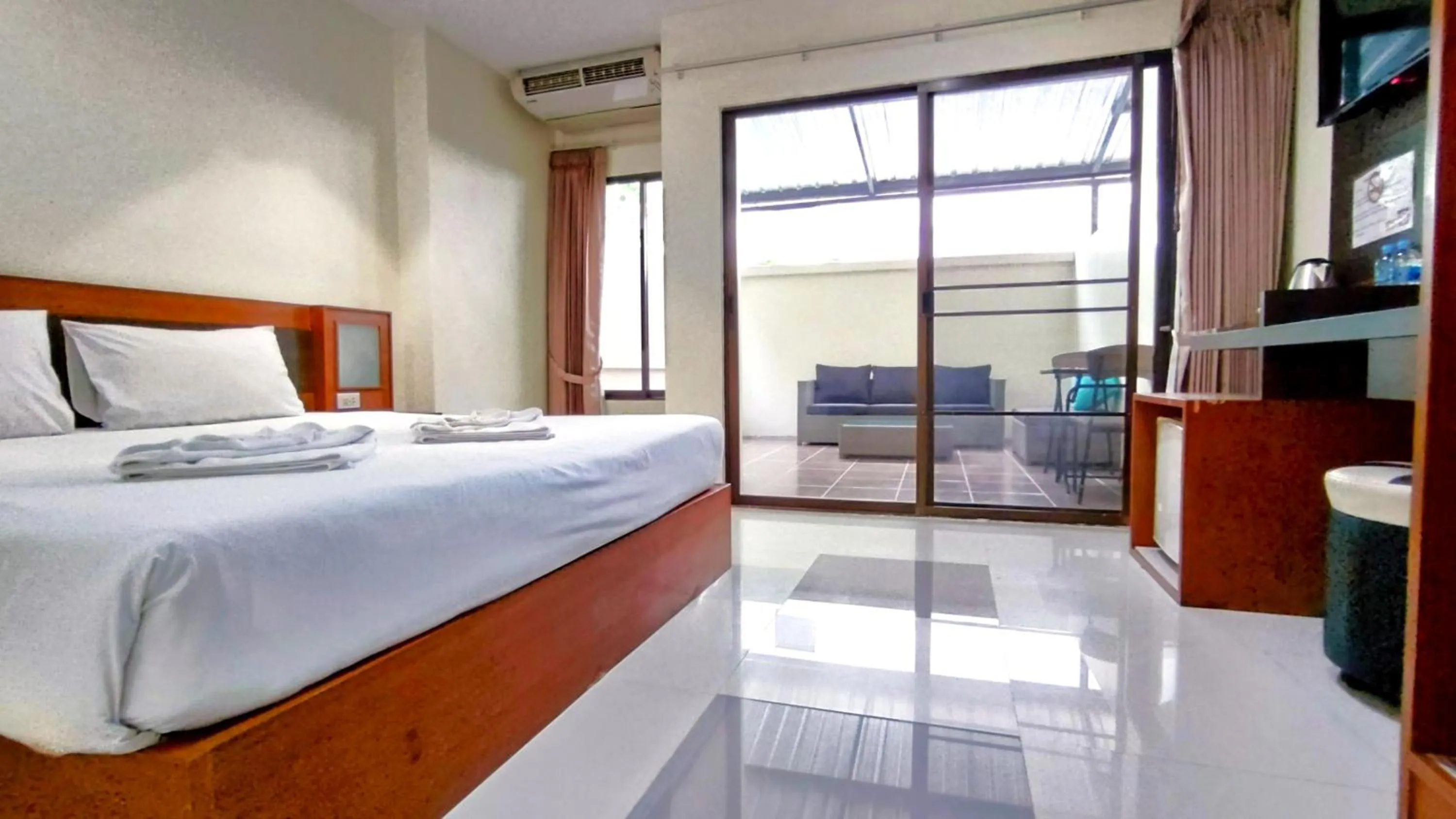 Bedroom, Bed in Lucky Buako Hotel Patong